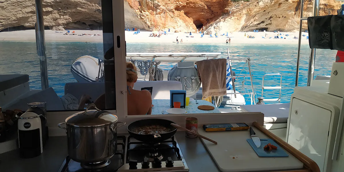Lagoon 400 Tortuga — yacht photo 2