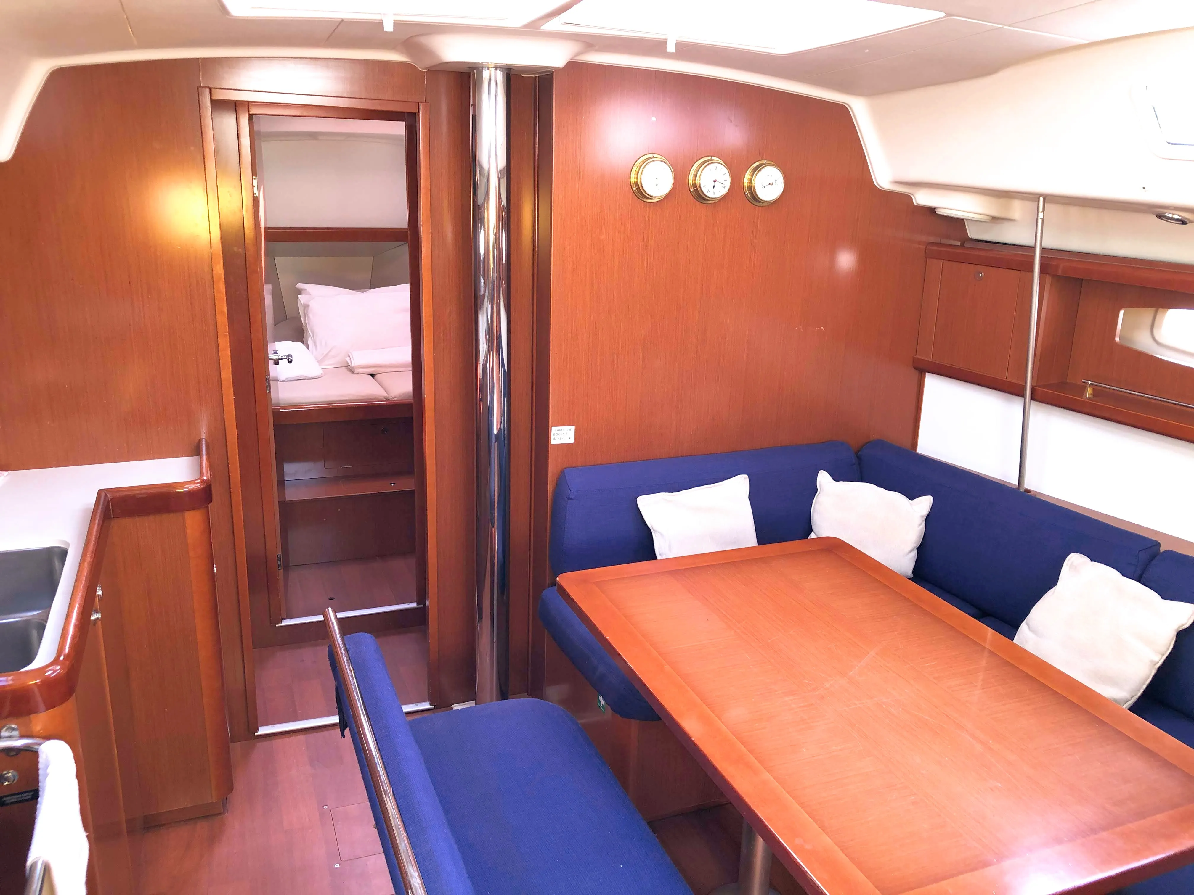 Oceanis 43 Whisper — снимка на яхтата 2