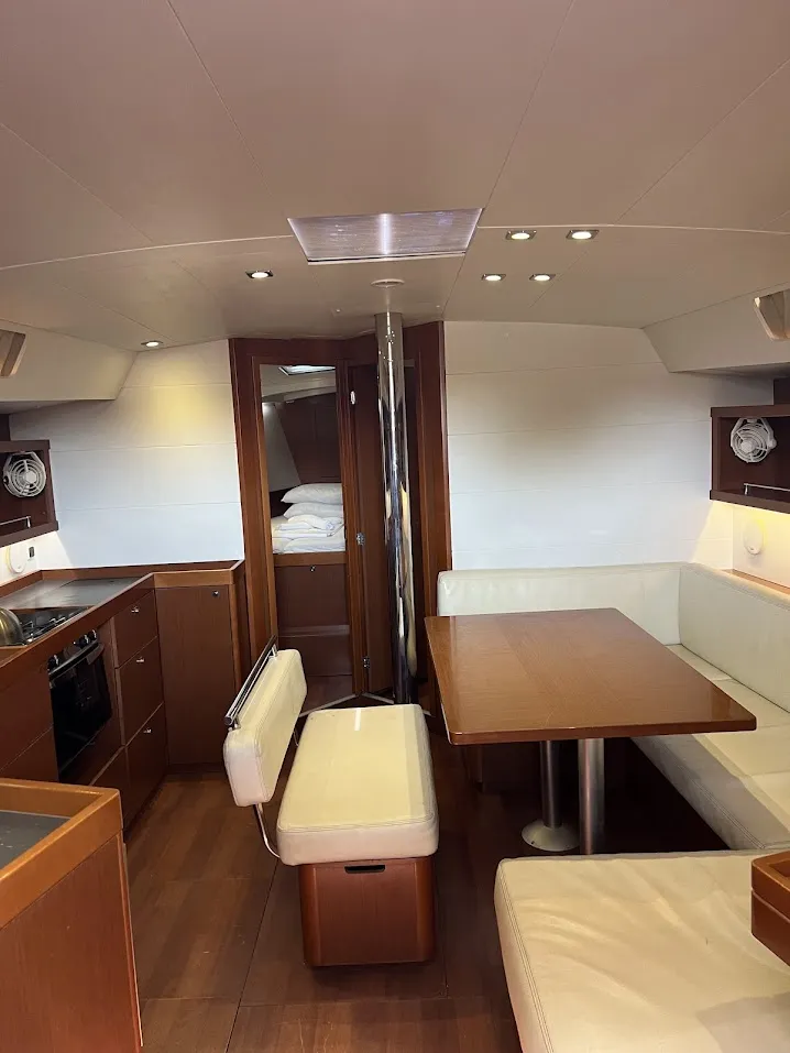 Oceanis 45 BEAUTIFUL LOVE — yacht photo 3