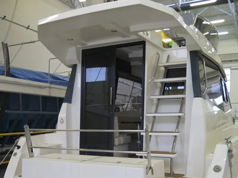 Platinum 989 Flybridge — фотография яхты 3
