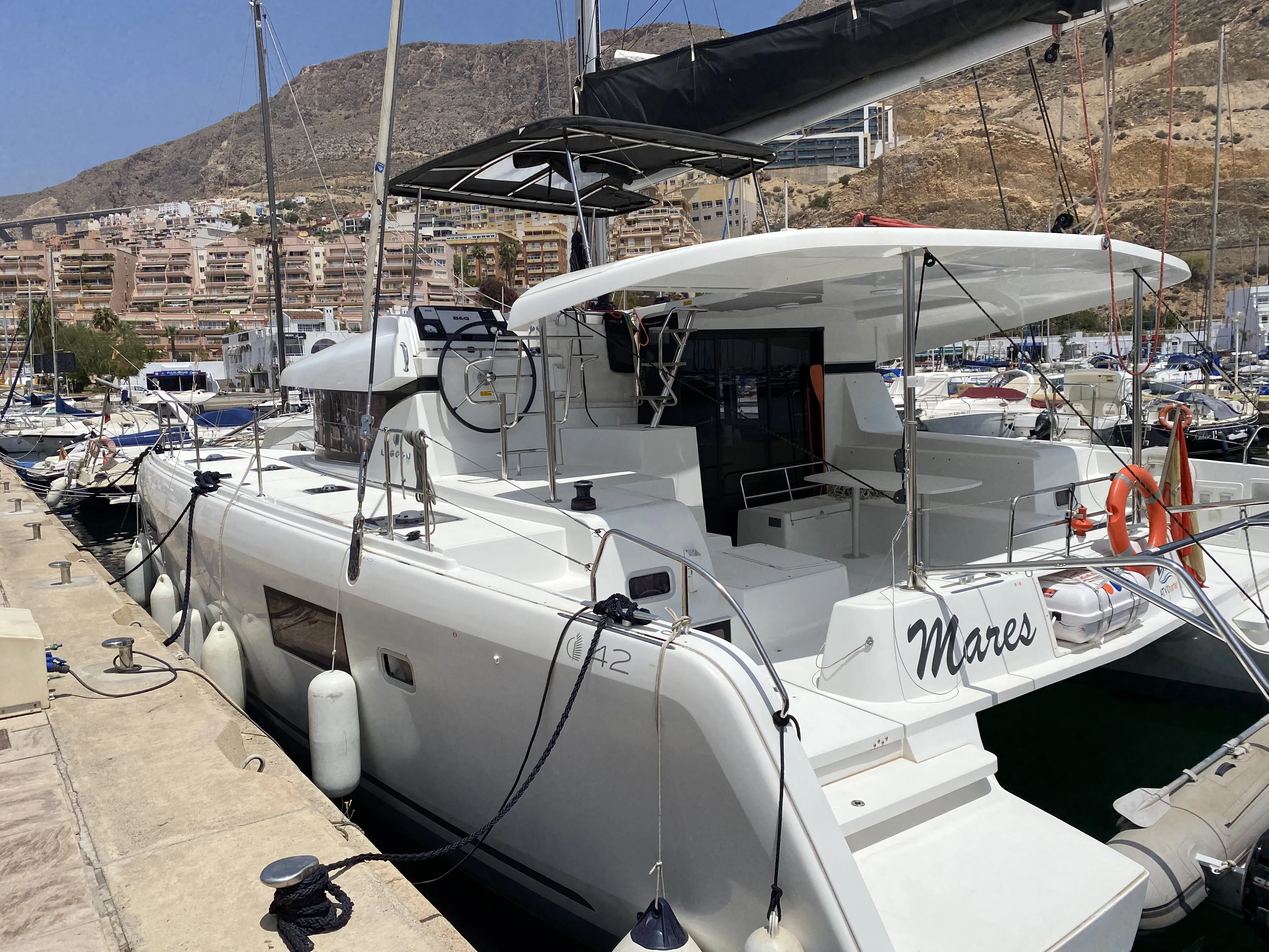 Lagoon 42 Mares — yacht photo 2