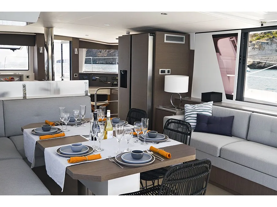 Bali 4.6 Rhapsody in Blue — yacht photo 2