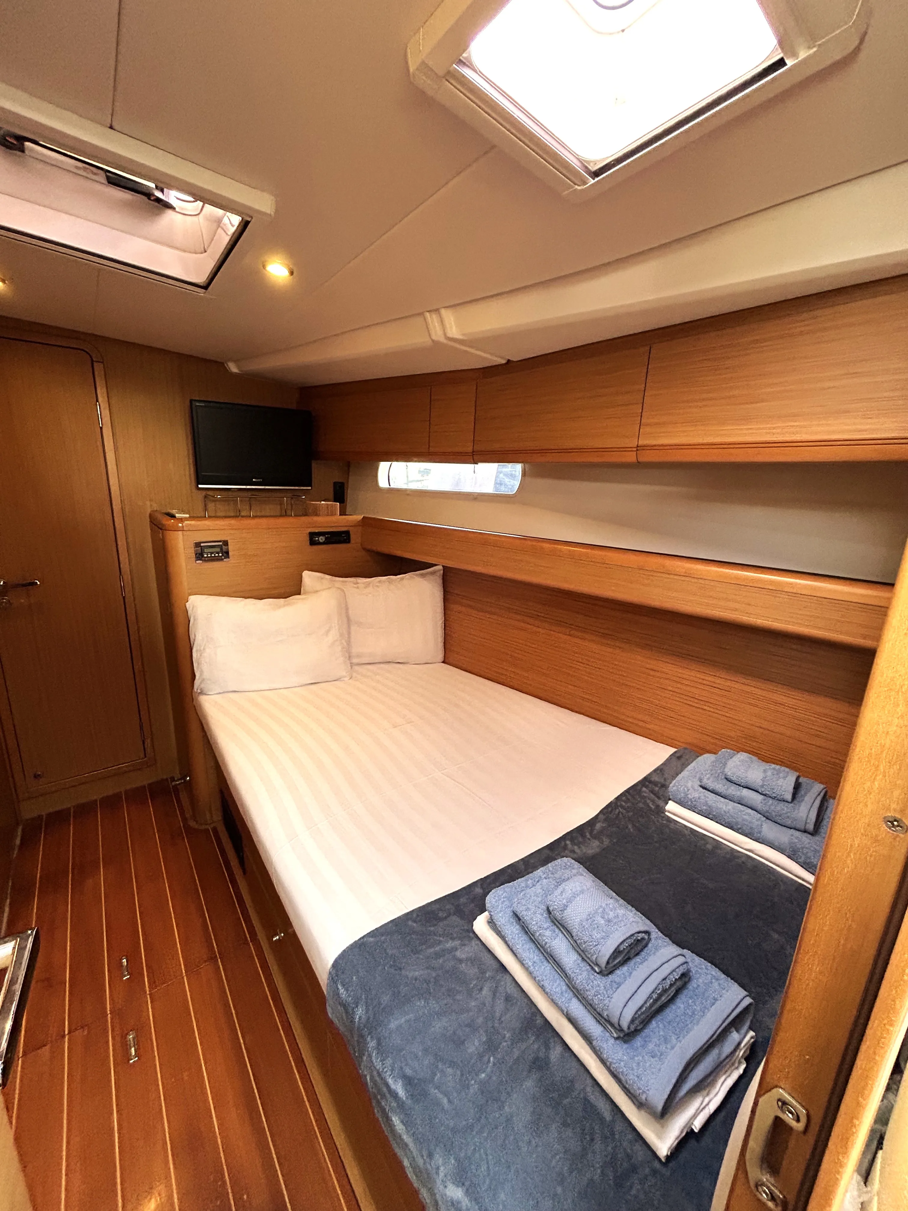 Jeanneau 57 Messenger — yacht photo 24
