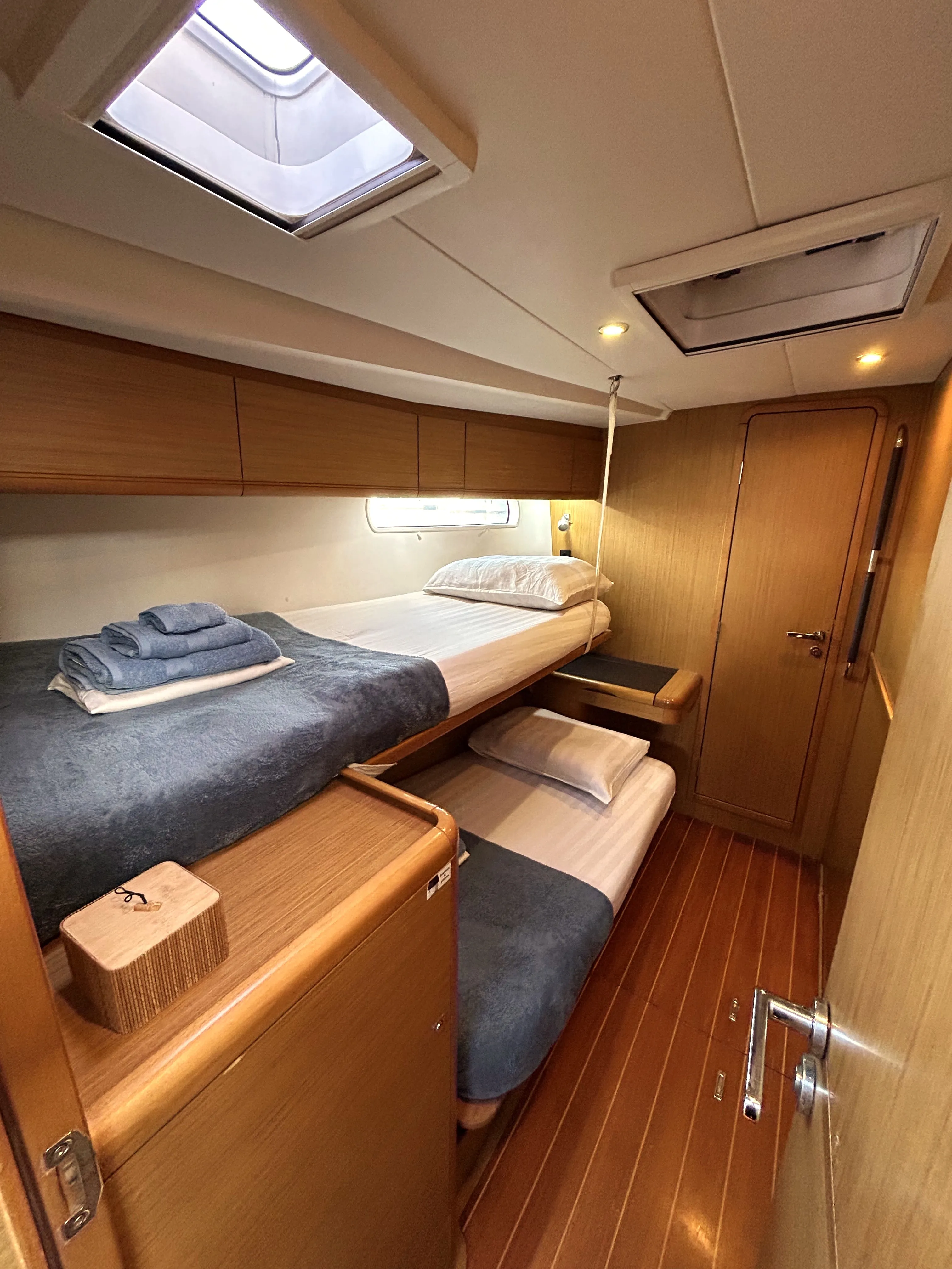 Jeanneau 57 Messenger — yacht photo 18