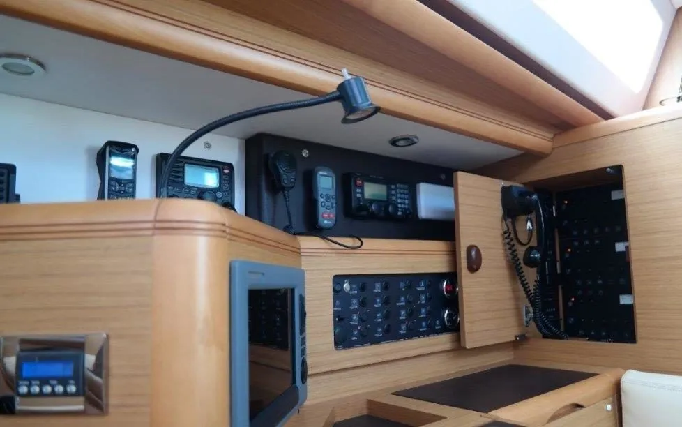 Jeanneau 57 Messenger — yacht photo 27