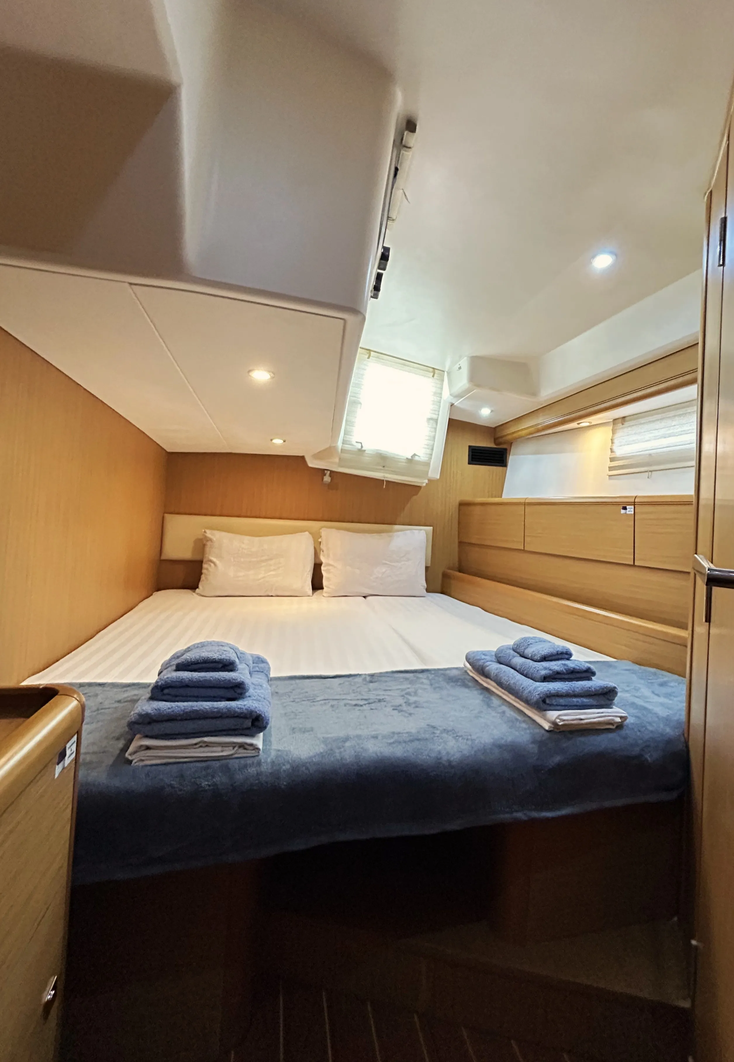 Jeanneau 57 Messenger — yacht photo 12