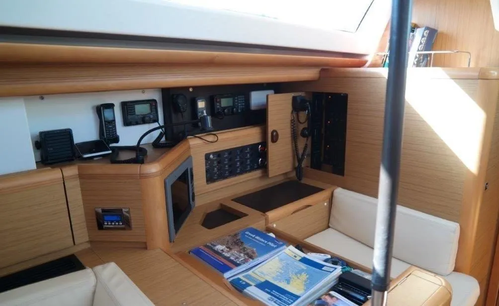 Jeanneau 57 Messenger — yacht photo 39