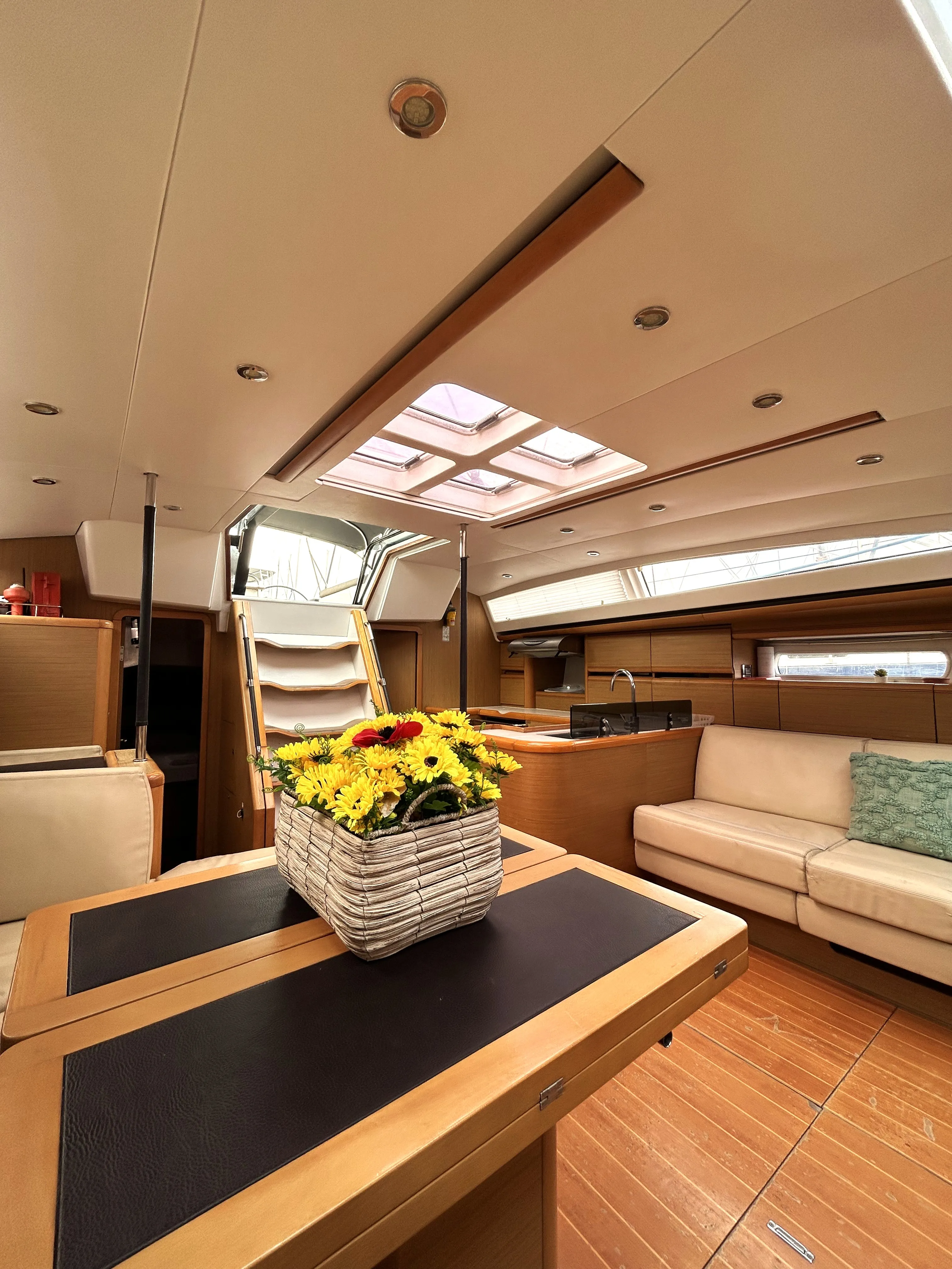 Jeanneau 57 Messenger — yacht photo 16