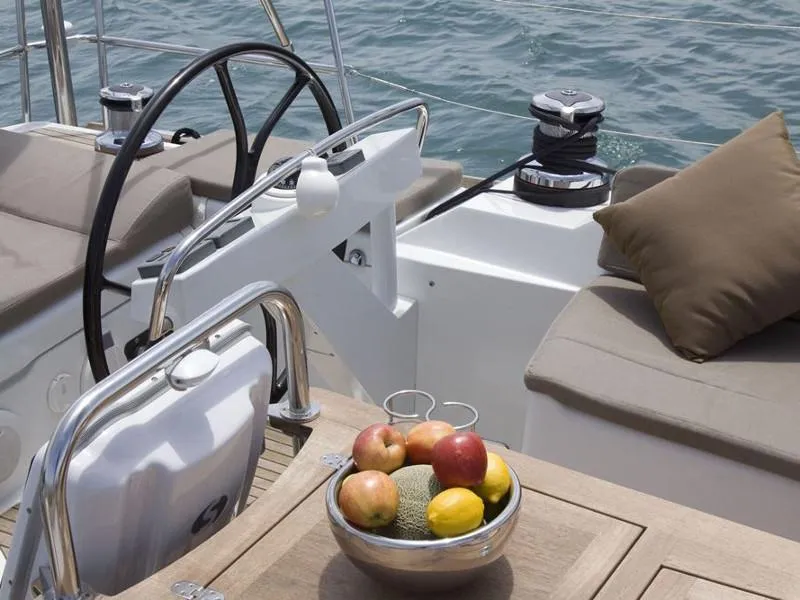 Jeanneau 57 Messenger — yacht photo 21