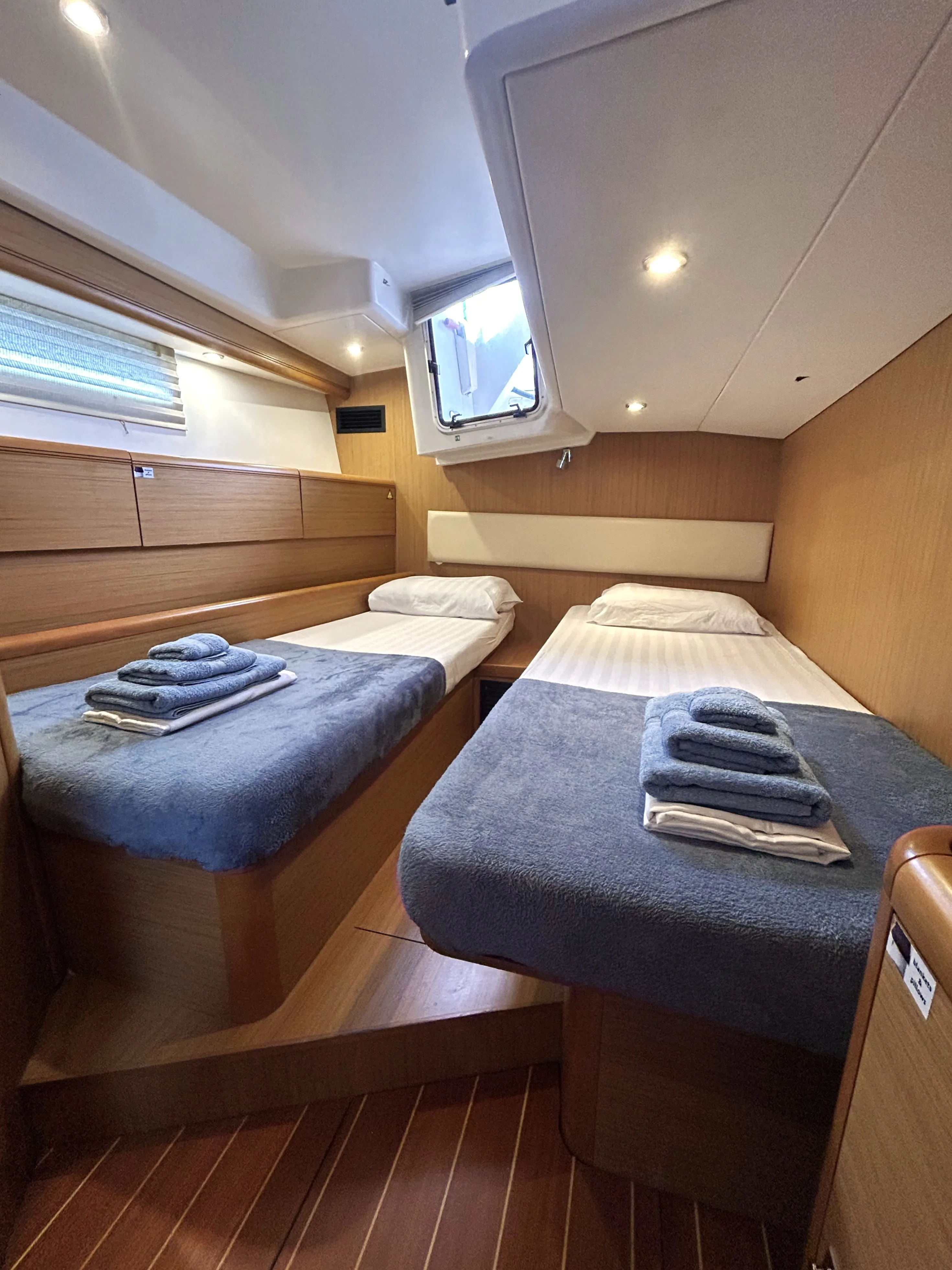 Jeanneau 57 Messenger — yacht photo 13