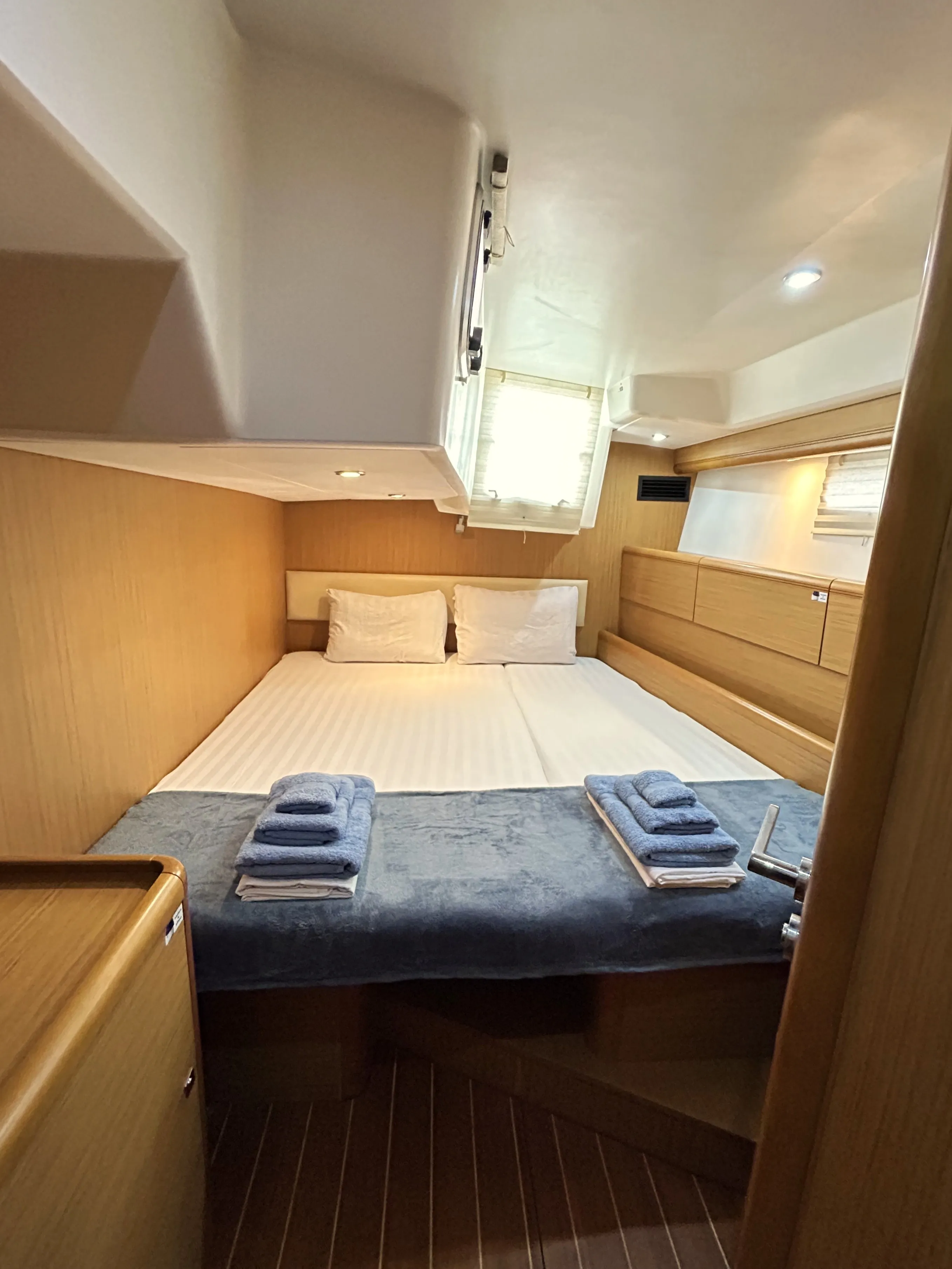 Jeanneau 57 Messenger — yacht photo 4