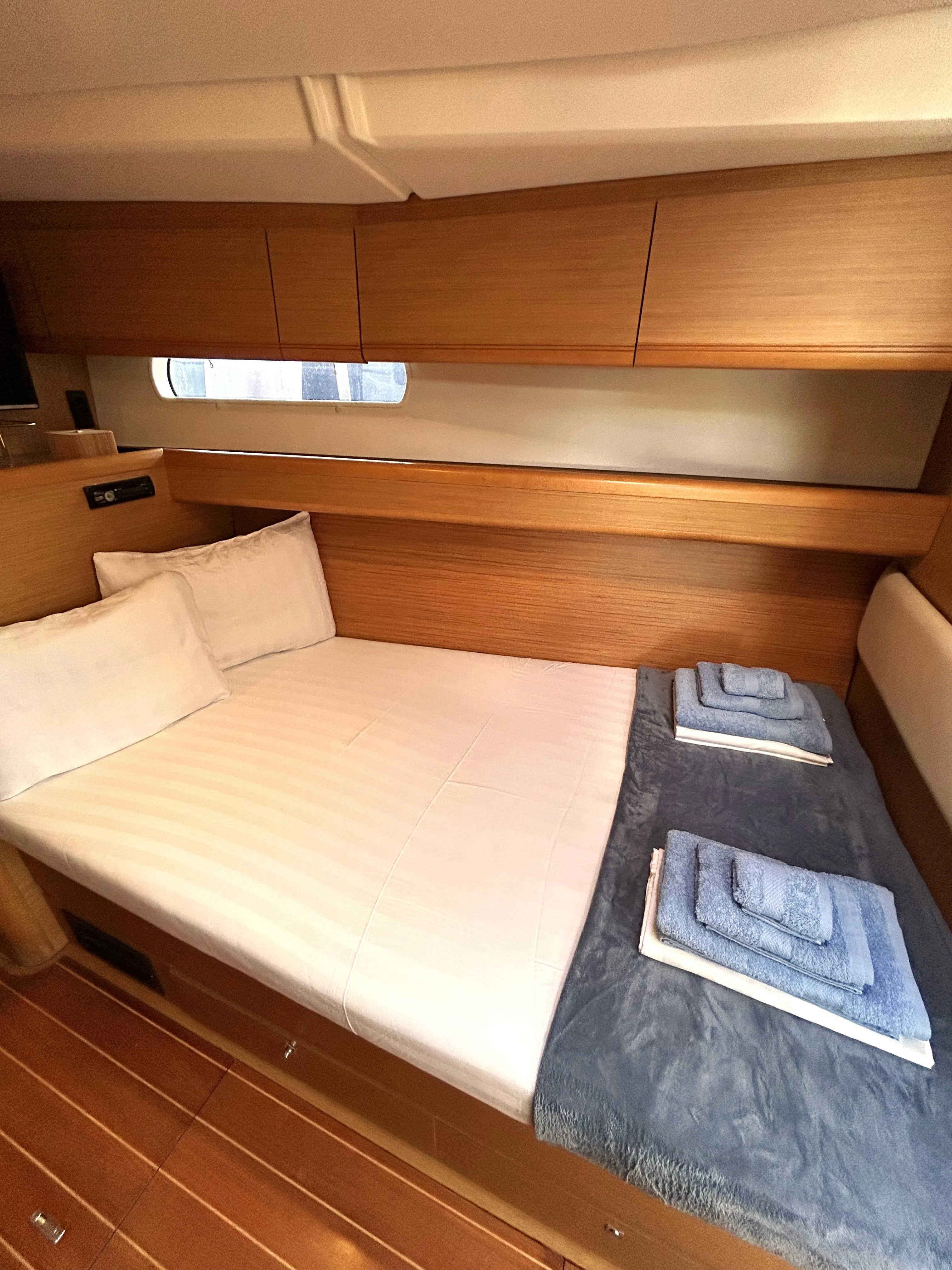 Jeanneau 57 Messenger — yacht photo 6