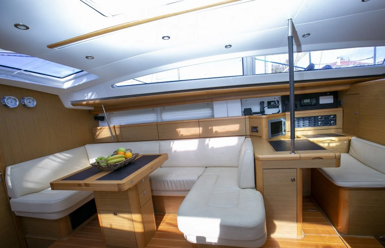 Jeanneau 57 Messenger — yacht photo 35