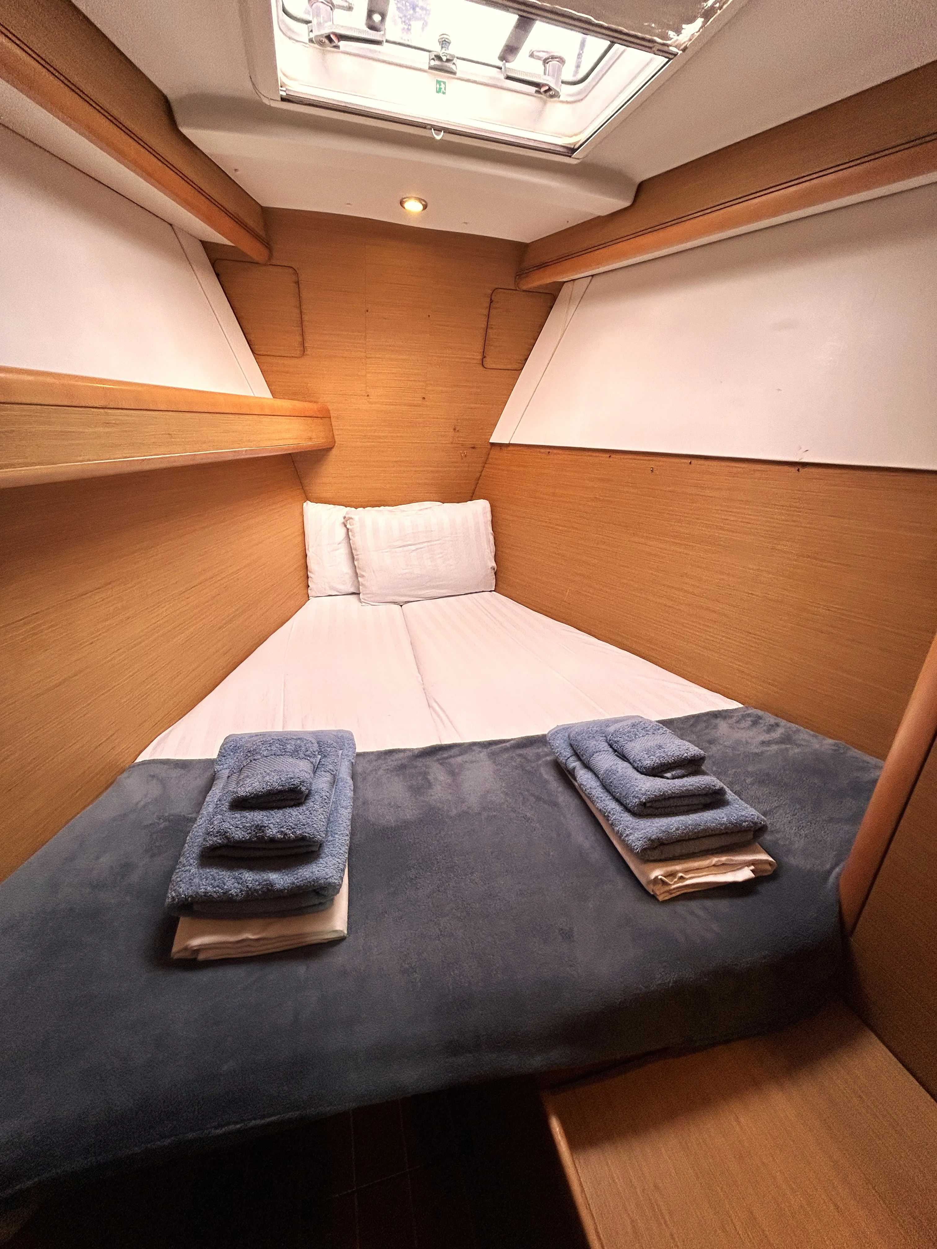 Jeanneau 57 Messenger — yacht photo 3