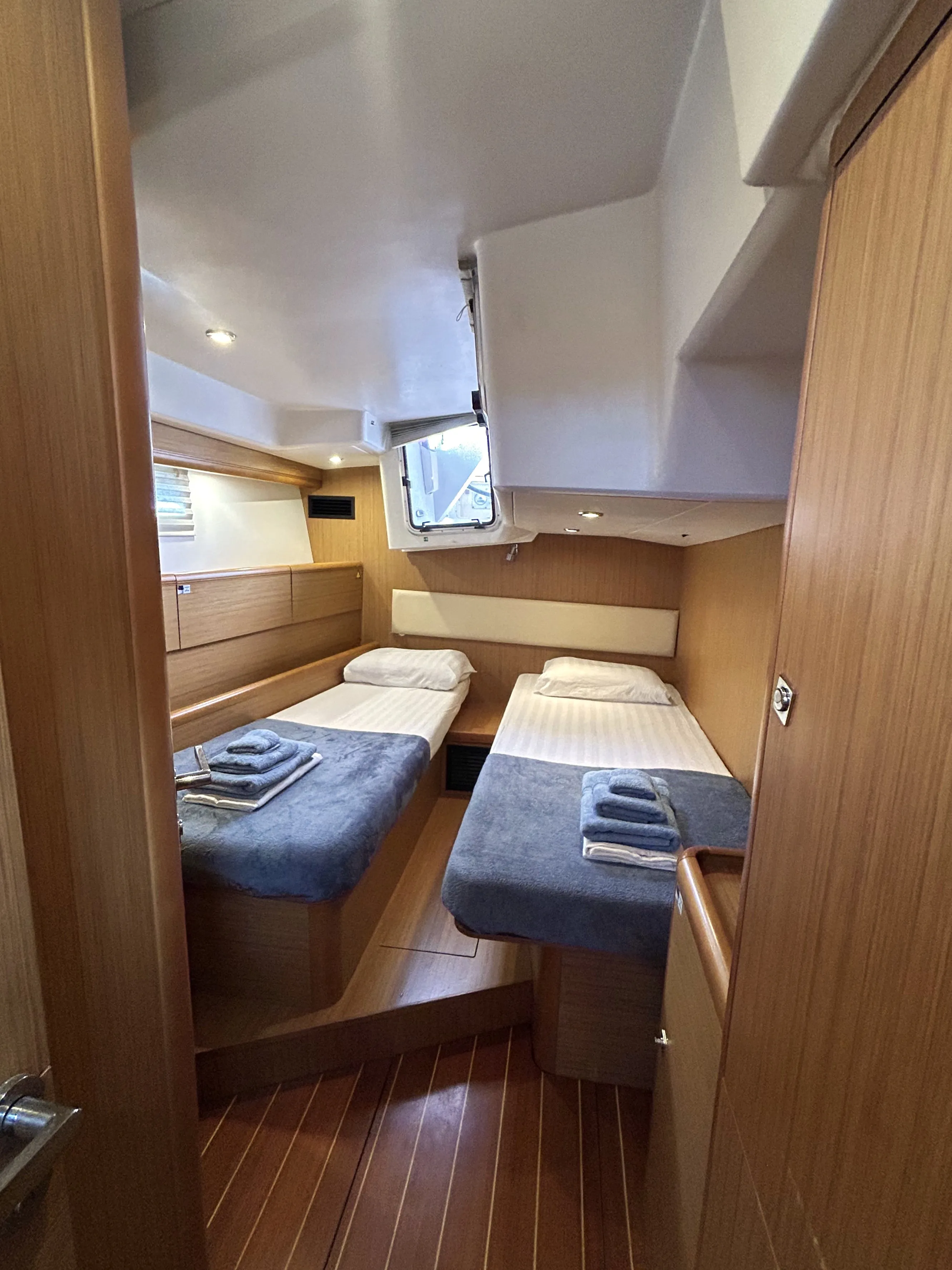 Jeanneau 57 Messenger — yacht photo 40