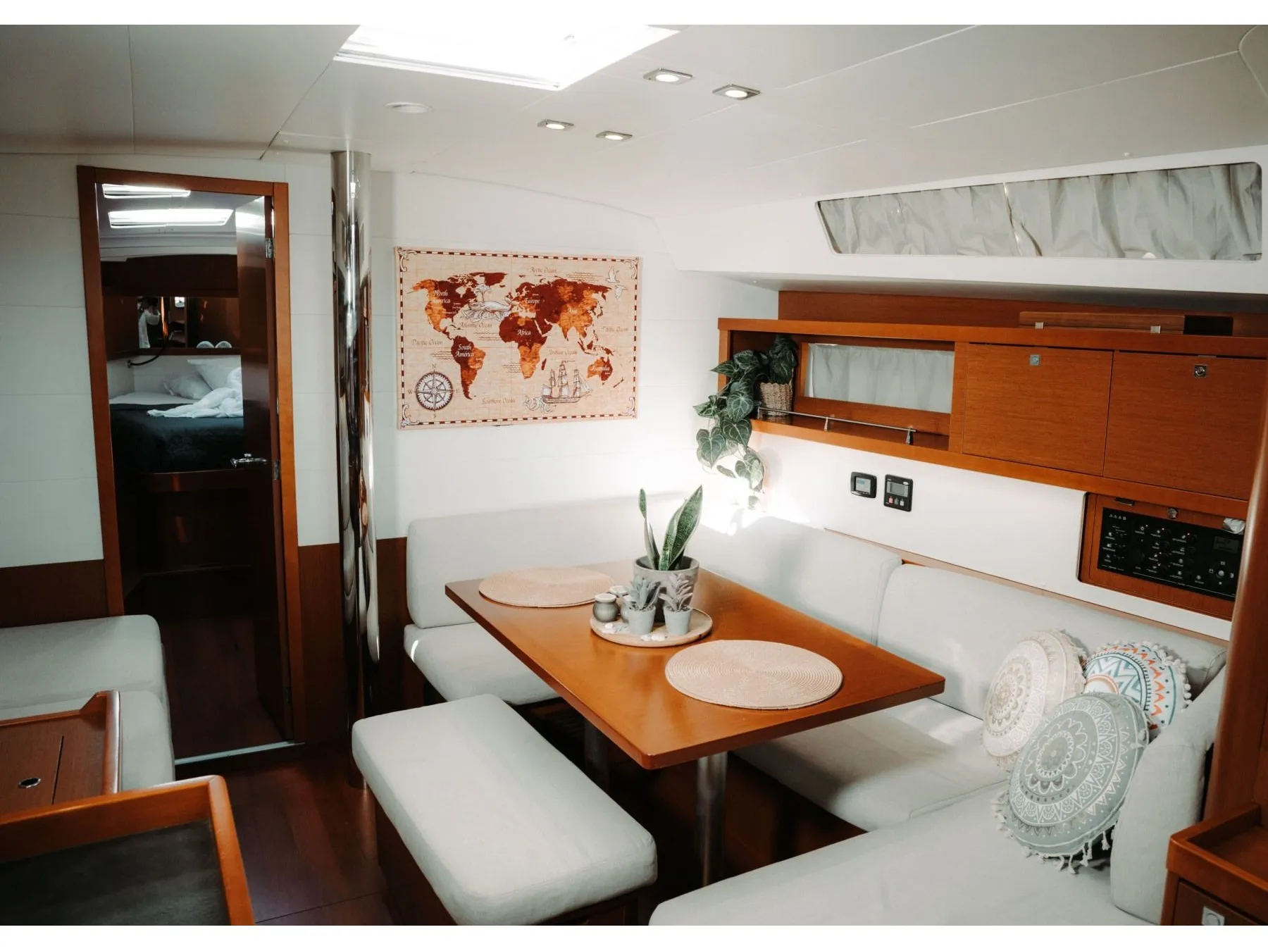 Oceanis 45 Familia L — фотография яхты 2