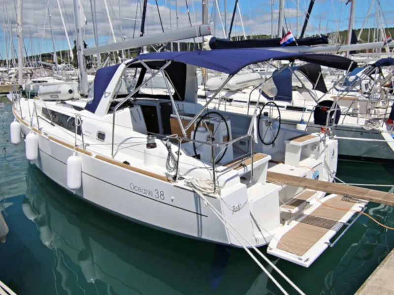 Oceanis 38 FEDE — снимка на яхтата 2