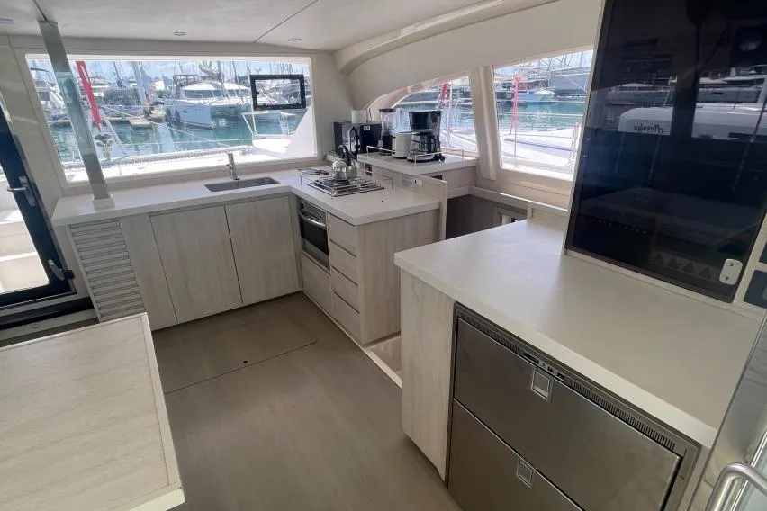 Leopard 40 China Cat Sunflower II — foto dello yacht n. 11