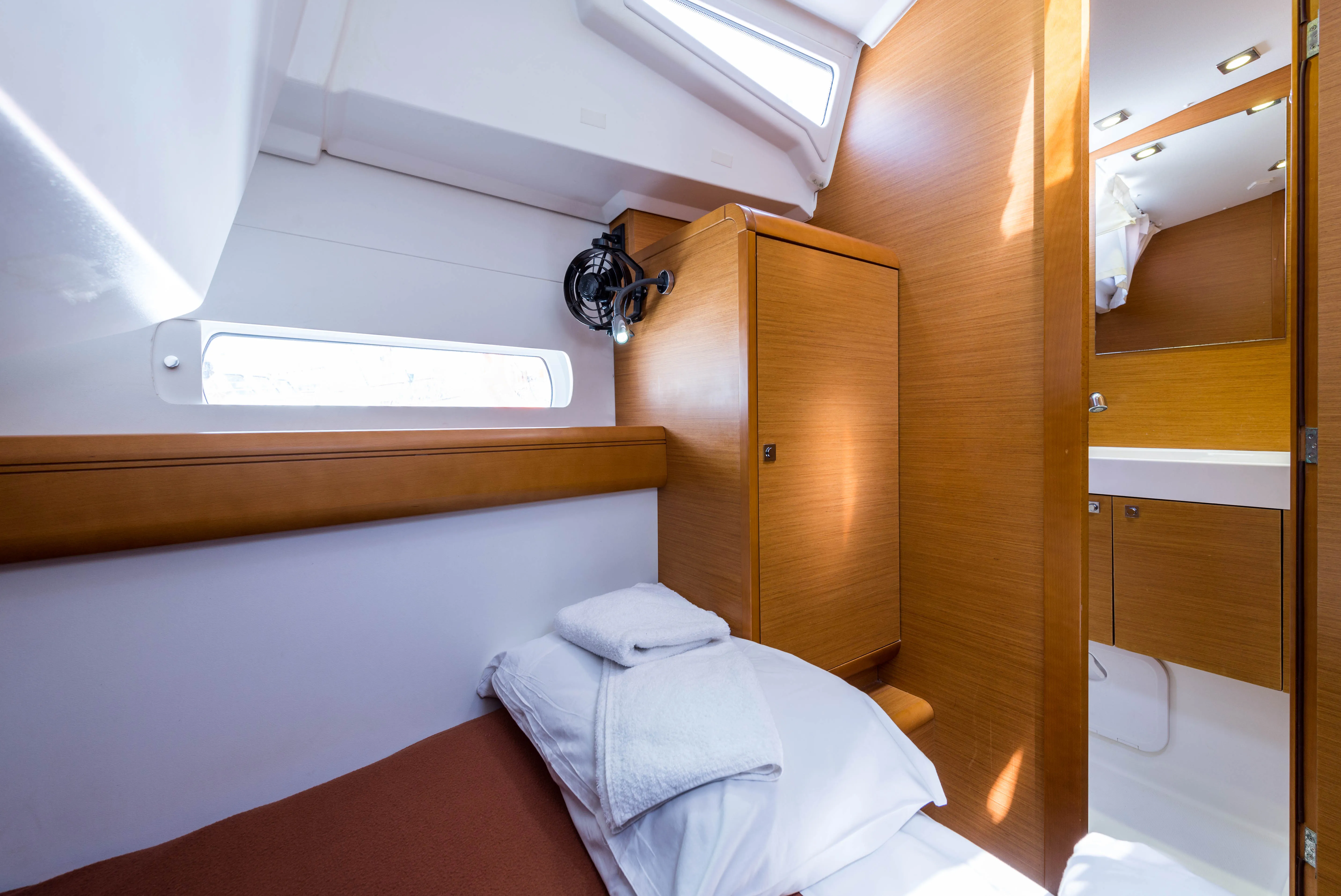 Sun Odyssey 469 Vega — yacht photo 38