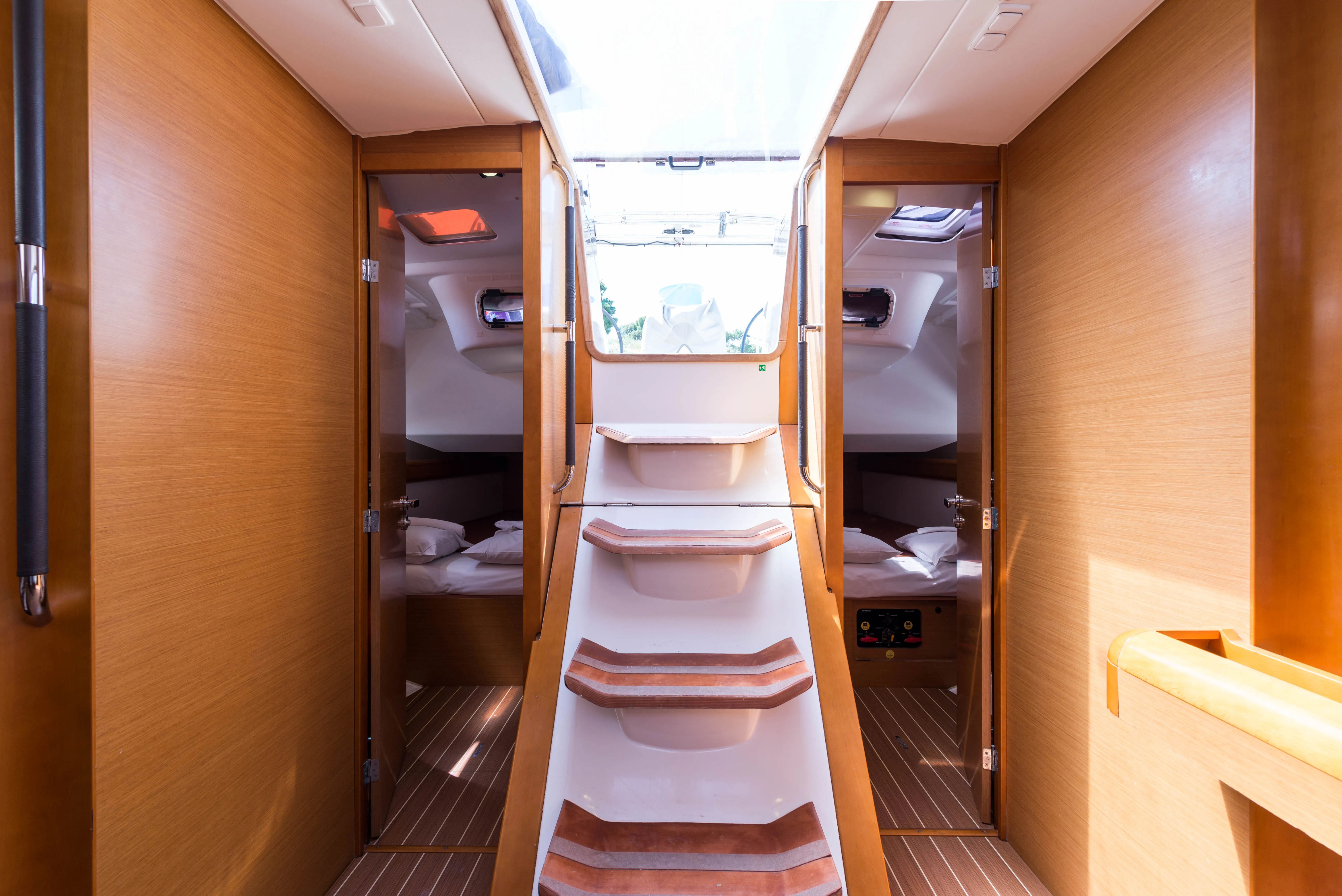 Sun Odyssey 469 Vega — yacht photo 14