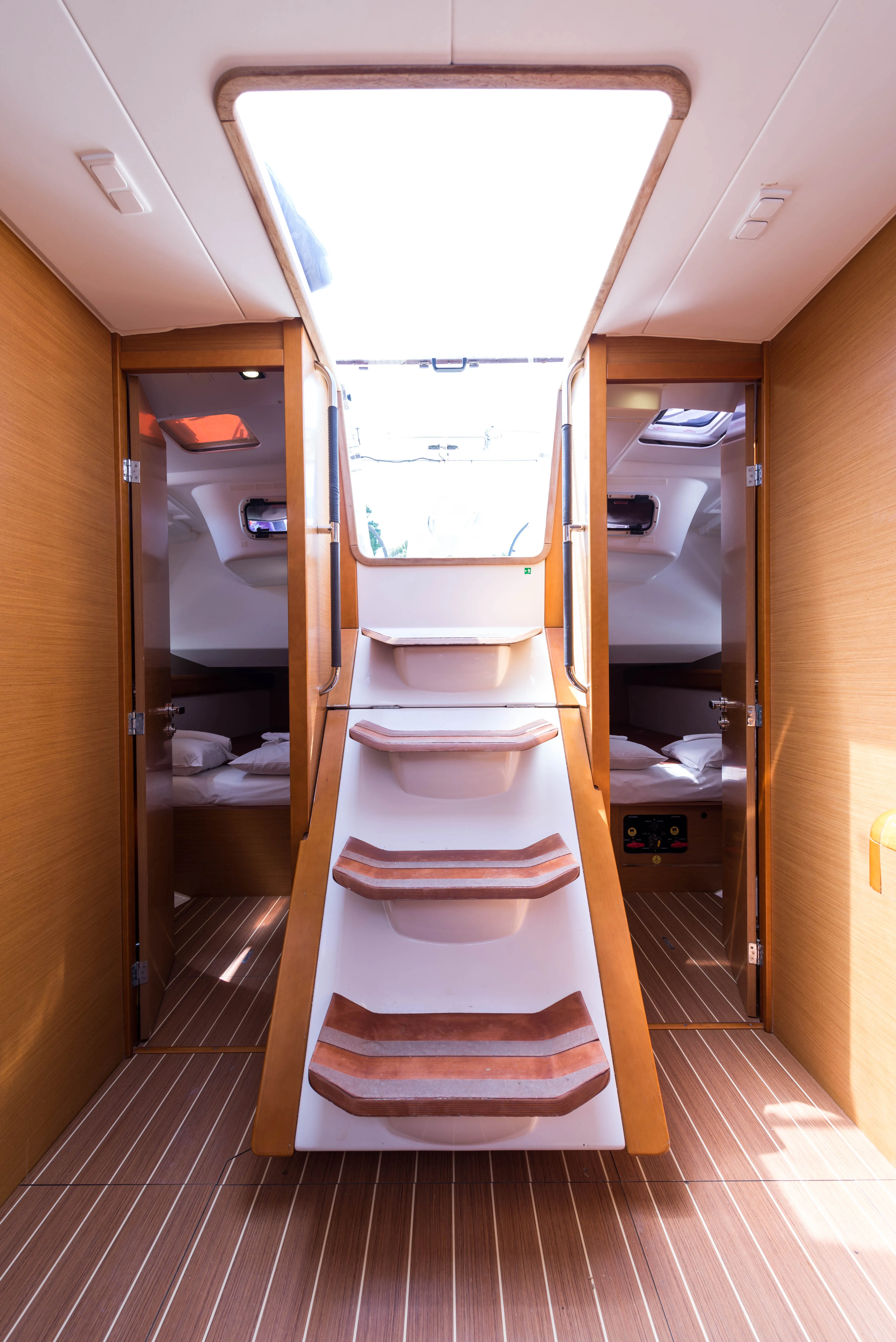 Sun Odyssey 469 Vega — yacht photo 21
