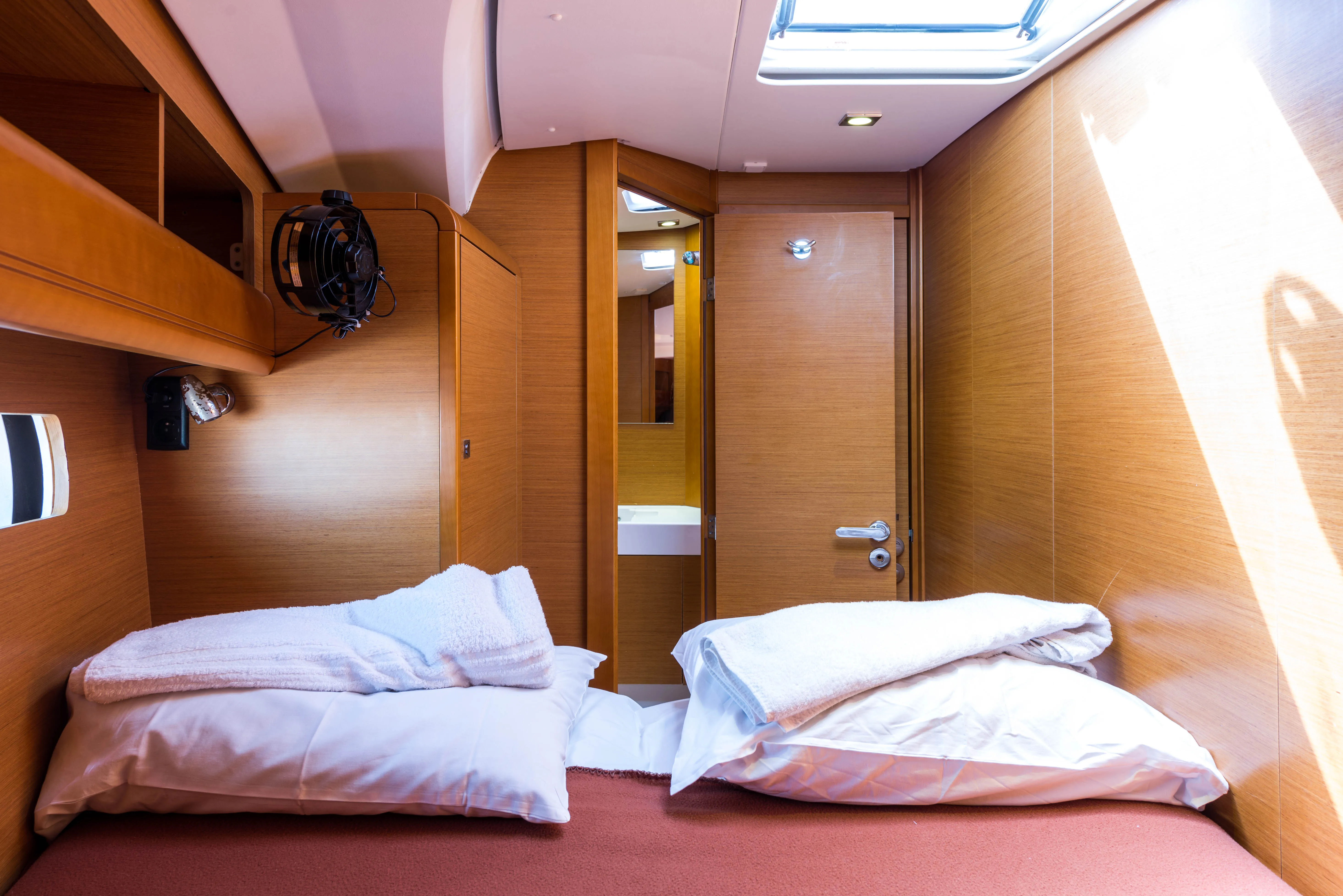 Sun Odyssey 469 Vega — yacht photo 48