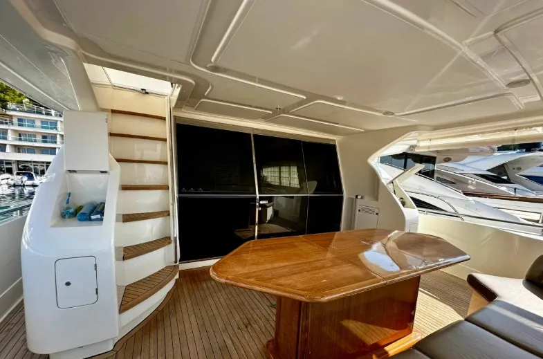 Ferretti 730 Premium — Yachtfoto 2