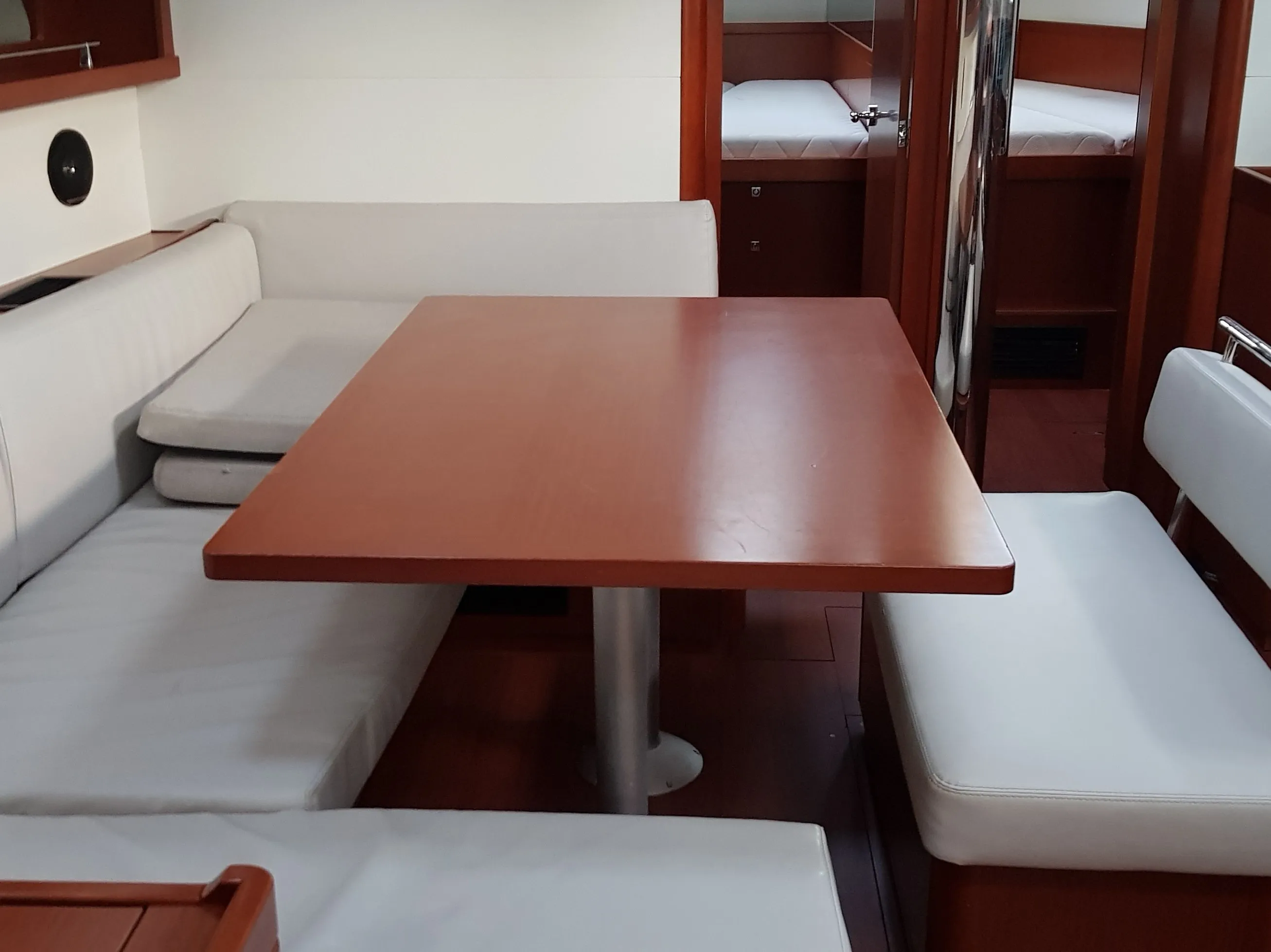 Oceanis 48 Senza Fine ( A/C and Generator ) — фотография яхты 3