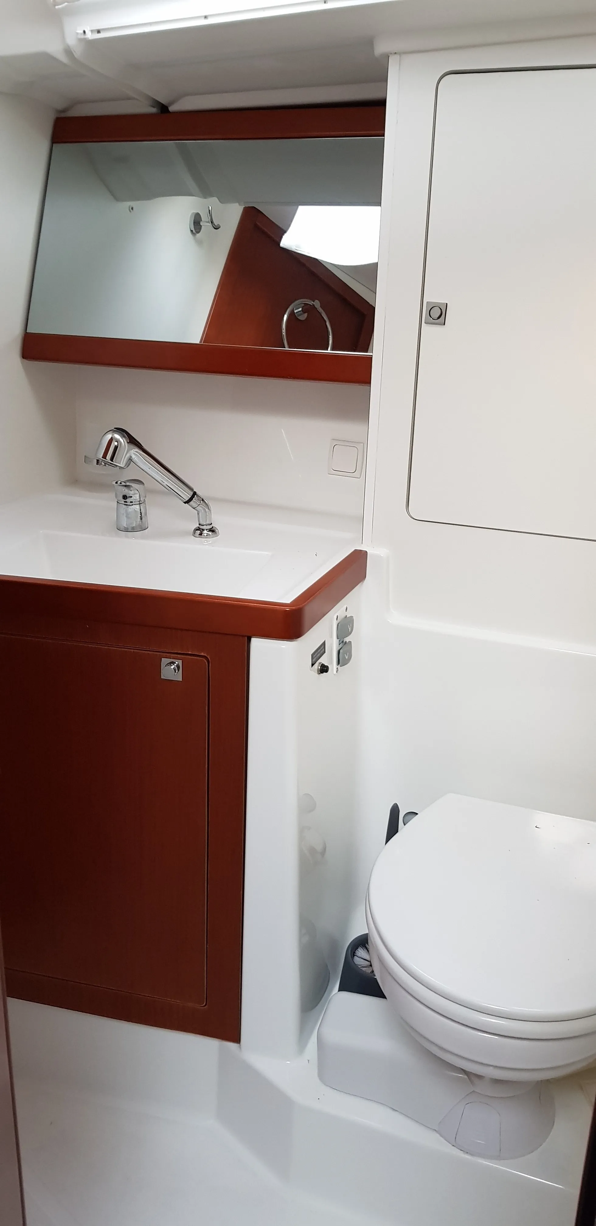 Oceanis 48 Senza Fine ( A/C and Generator ) — фотография яхты 13