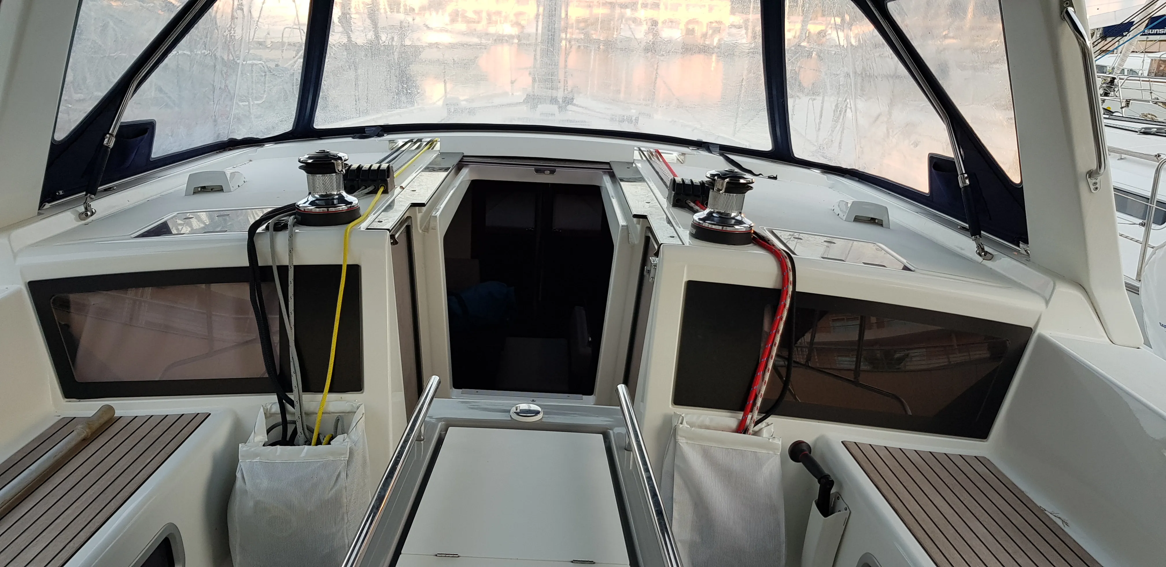 Oceanis 48 Senza Fine ( A/C and Generator ) — фотография яхты 4
