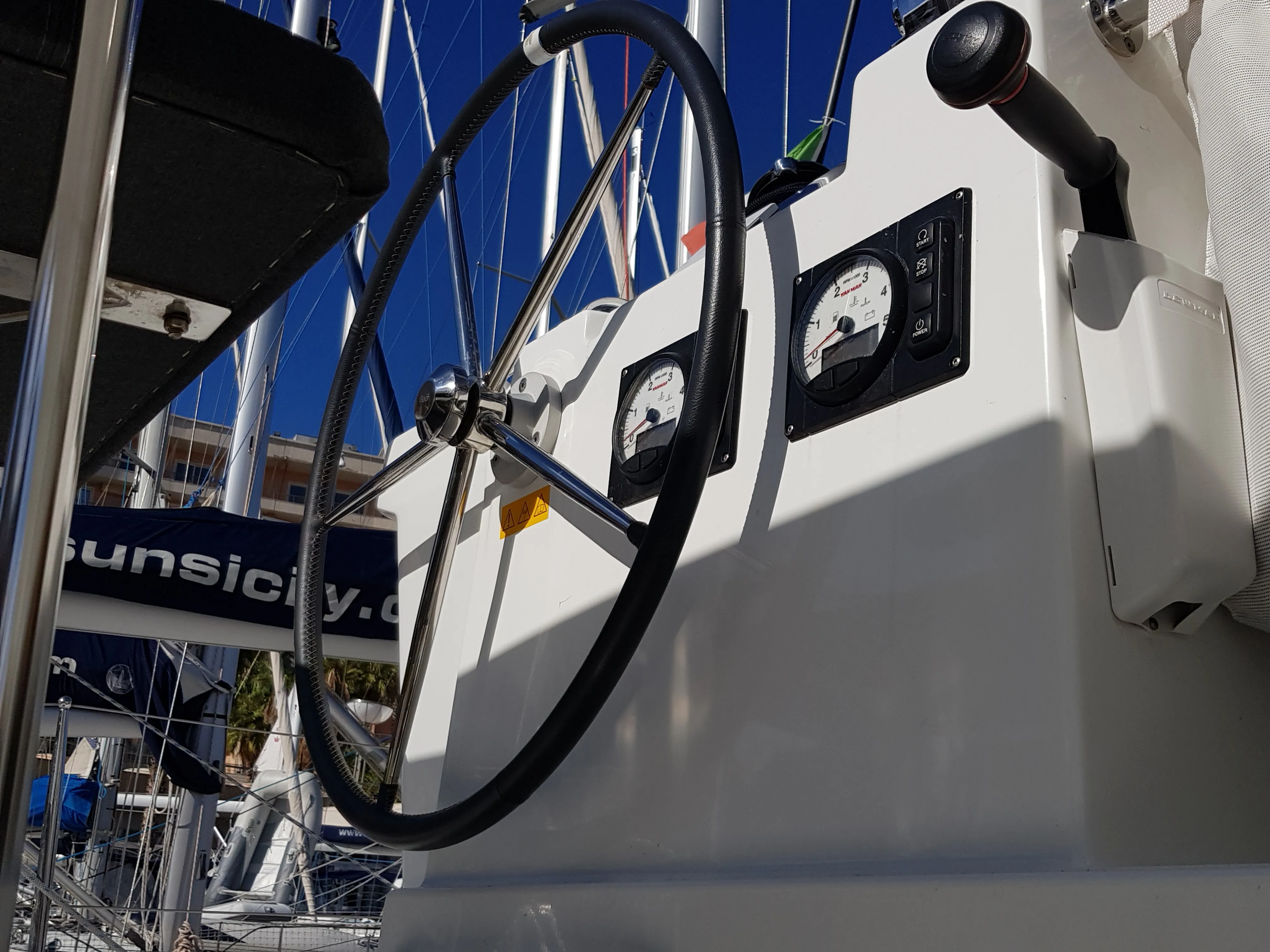 Lagoon 400 S2 Senza Tempo — Yachtfoto 2