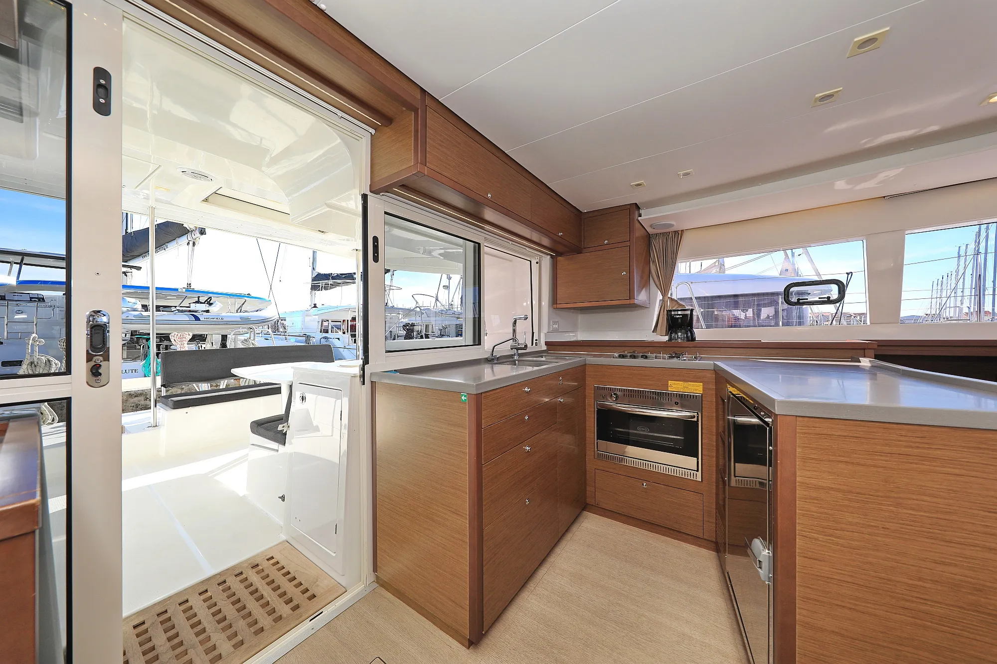 Lagoon 450 MUST HAVE — jahtikuva 2