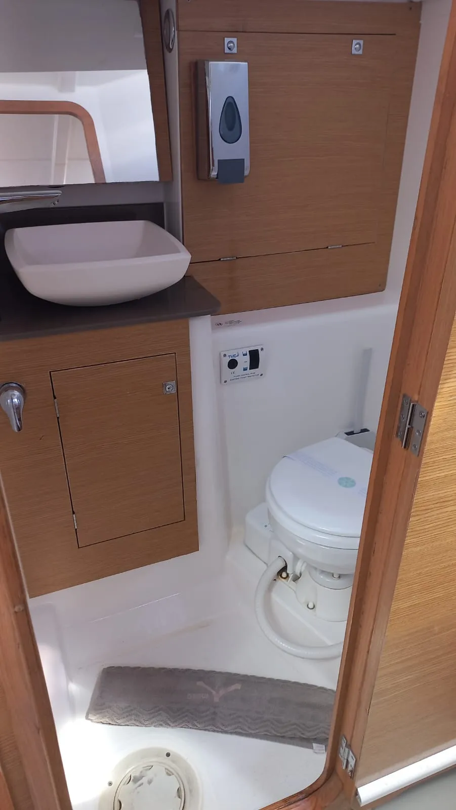 Dufour 360 Grand Large Karibu — yacht photo 21