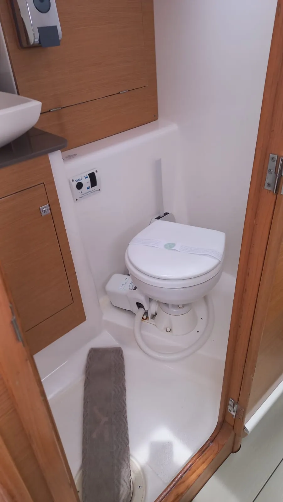 Dufour 360 Grand Large Karibu — yacht photo 17