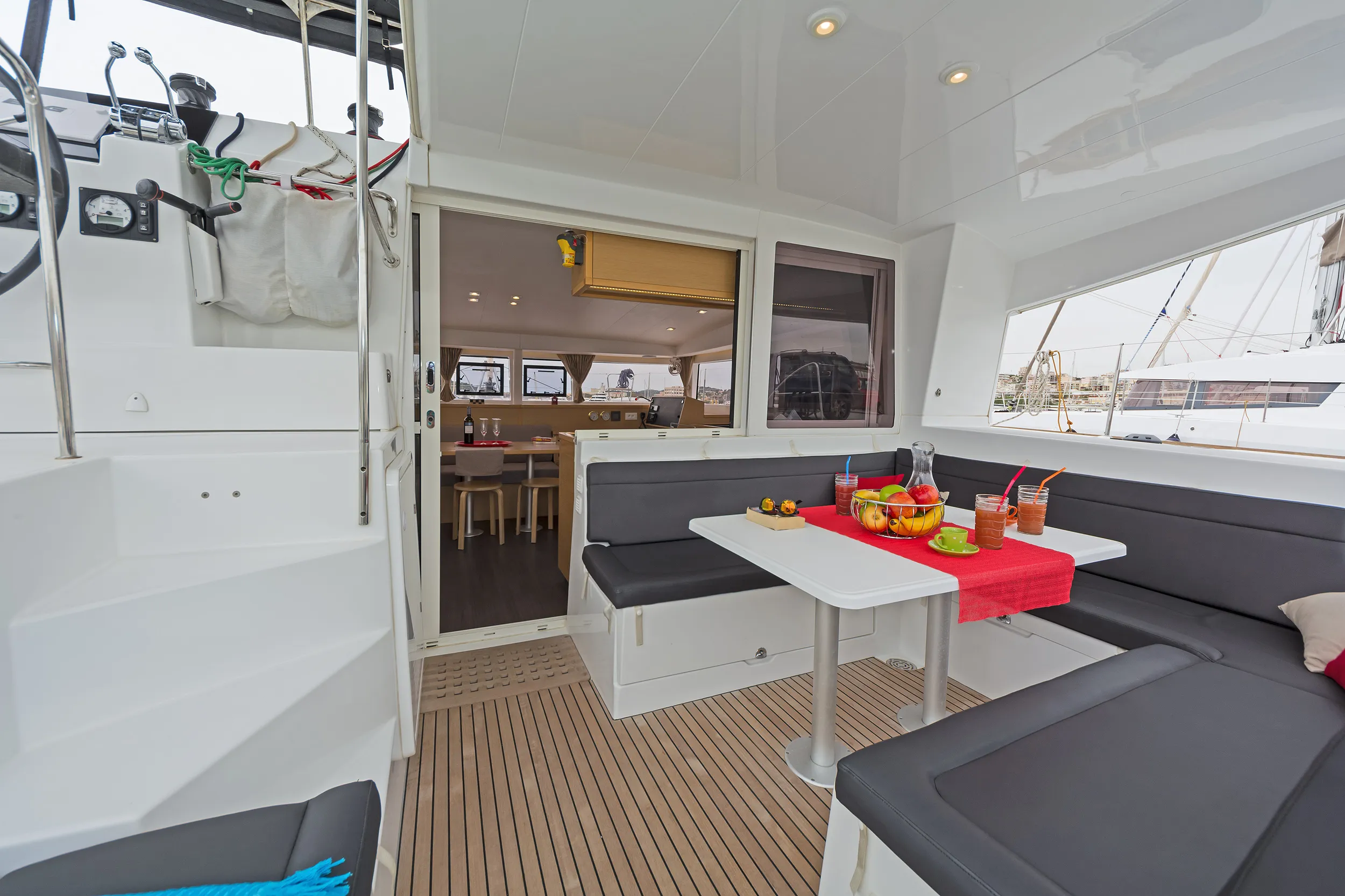 Lagoon 400 S2 Libre — фотография яхты 4