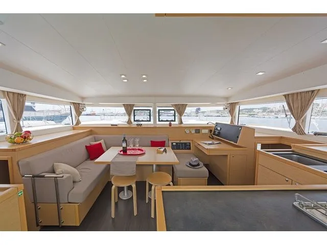 Lagoon 400 S2 Libre — фотография яхты 14