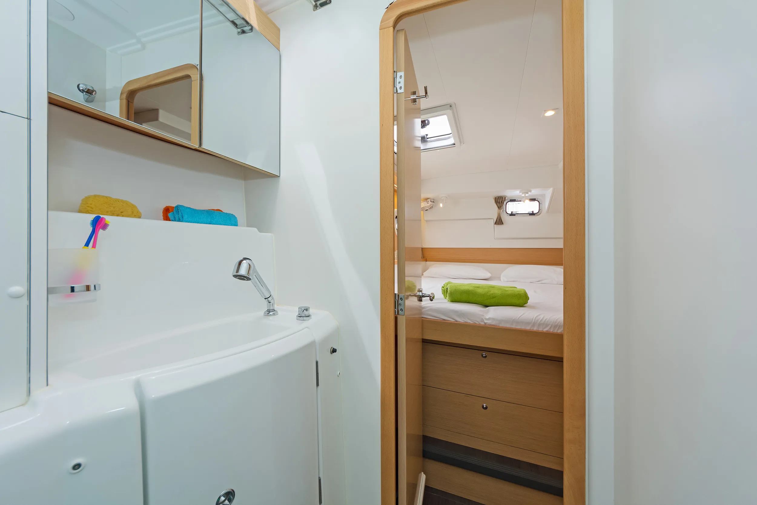 Lagoon 400 S2 Libre — фотография яхты 9