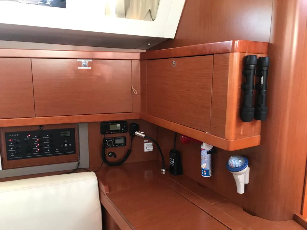 Oceanis 45 Alboran Gin Fizz (Radazul) — foto dello yacht n. 19