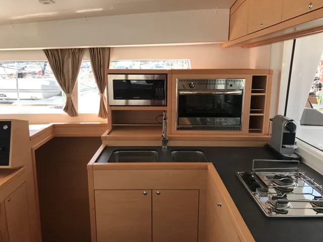 Lagoon 400 S2 Tulip — фотография яхты 9