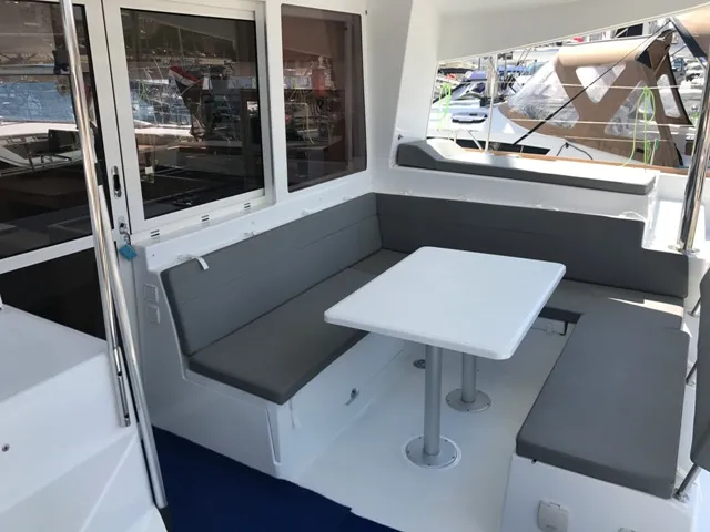 Lagoon 400 S2 Tulip — фотография яхты 2