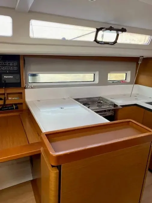 Sun Odyssey 440 GOJI BERRY — фотография яхты 6