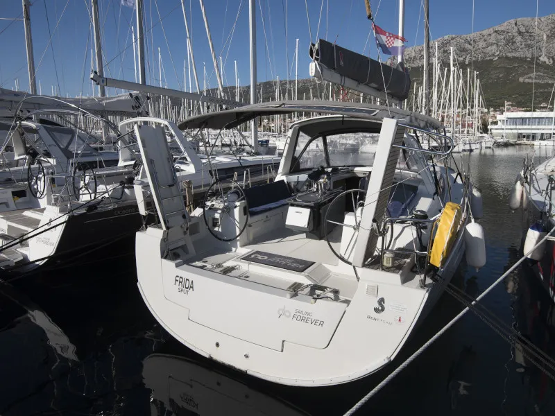 Oceanis 45 FRIDA — jahtikuva 3