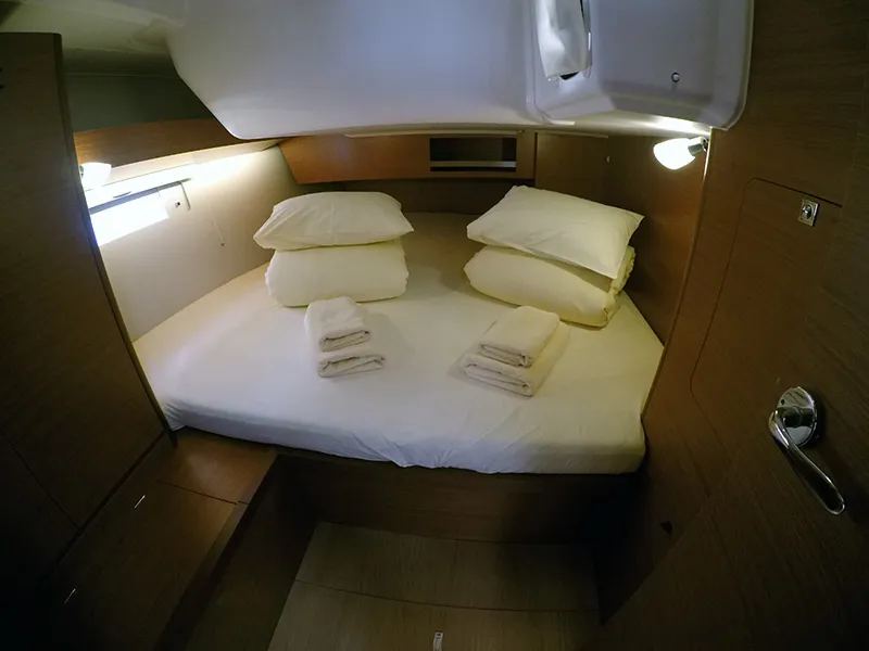 Dufour 430 Magdalena — yacht photo 11