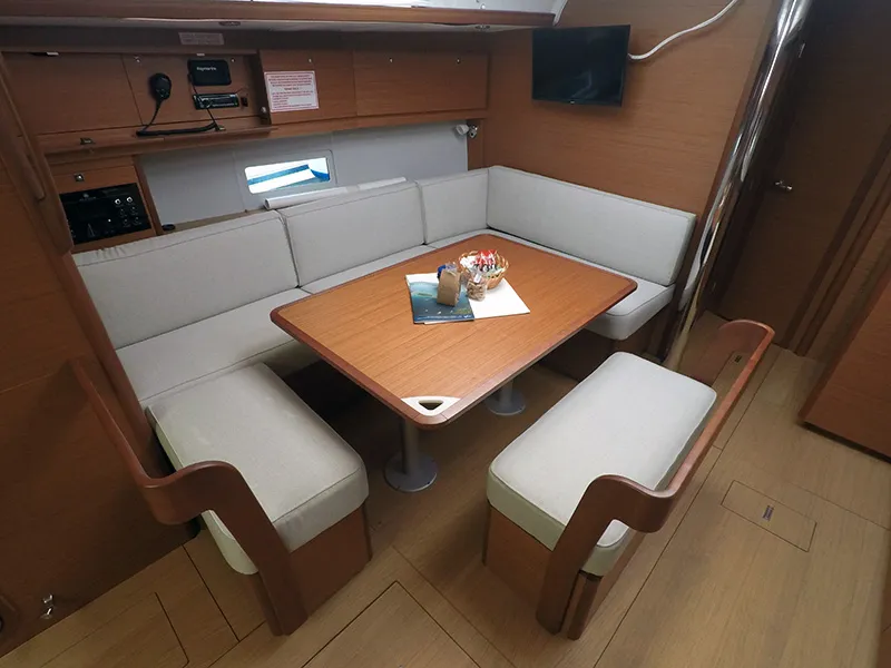 Dufour 430 Magdalena — yacht photo 18