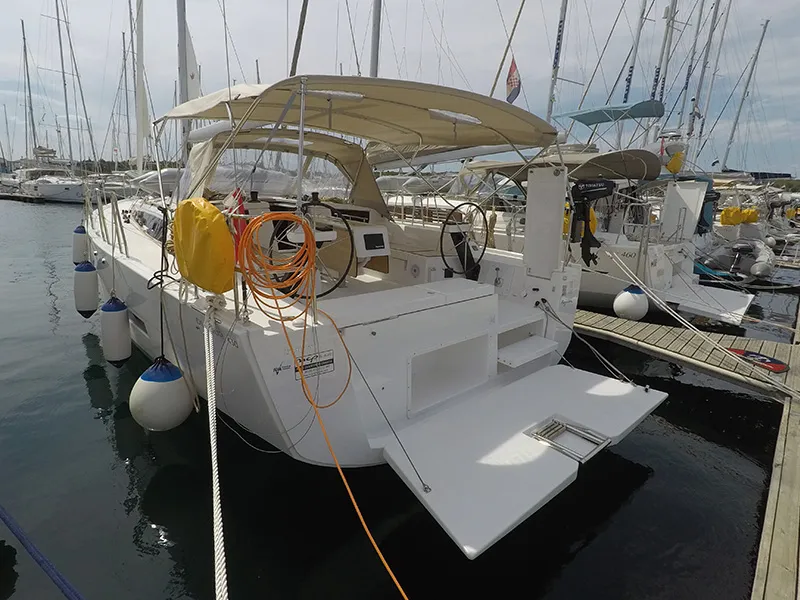Dufour 430 Magdalena — yacht photo 6