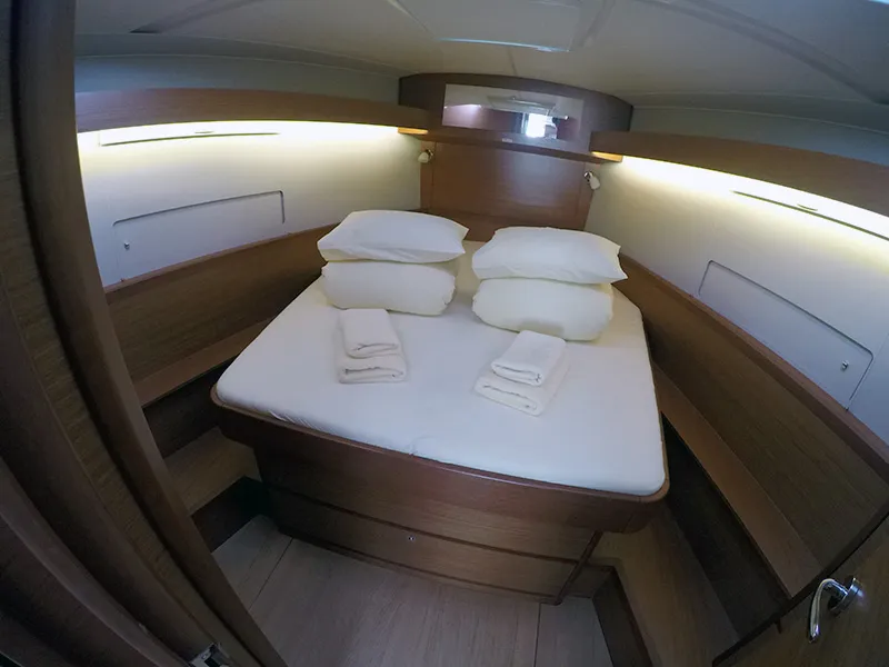 Dufour 430 Magdalena — yacht photo 28
