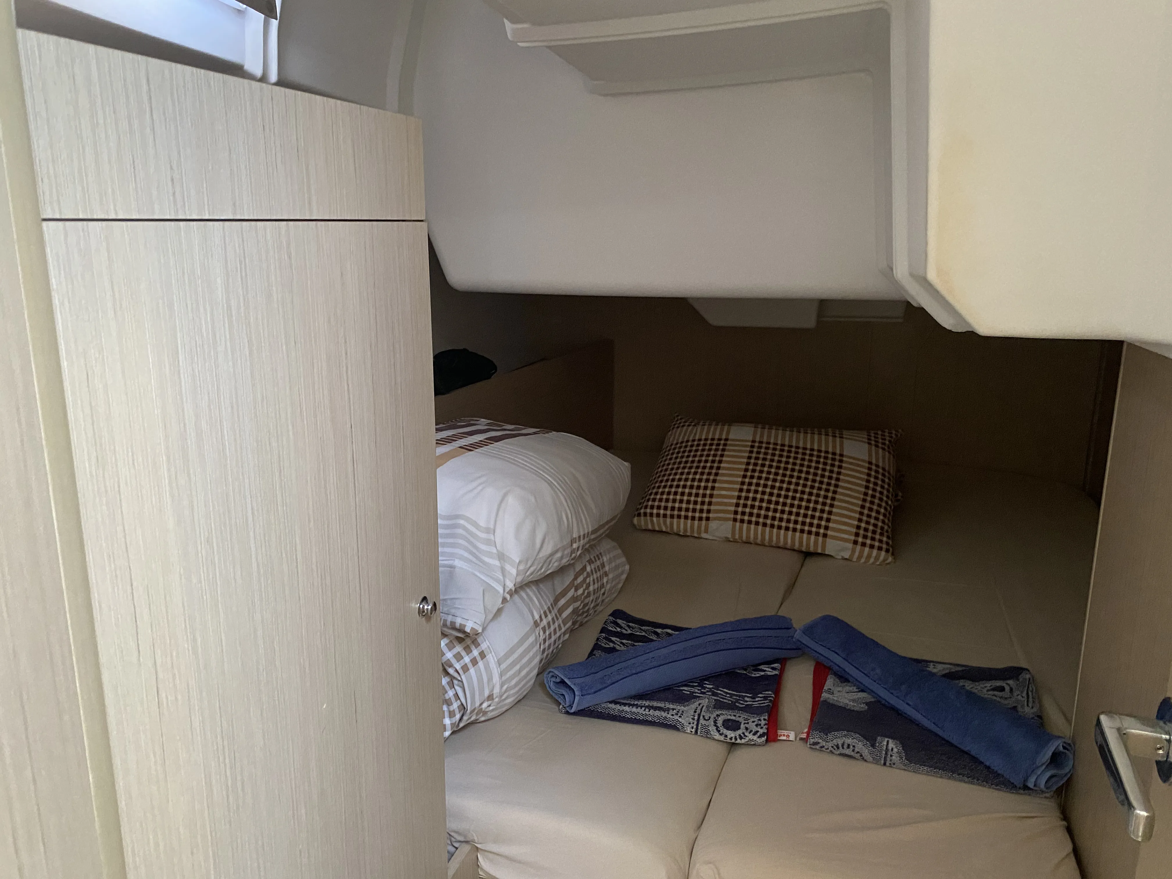 Oceanis 38.1 Helena — фотография яхты 11