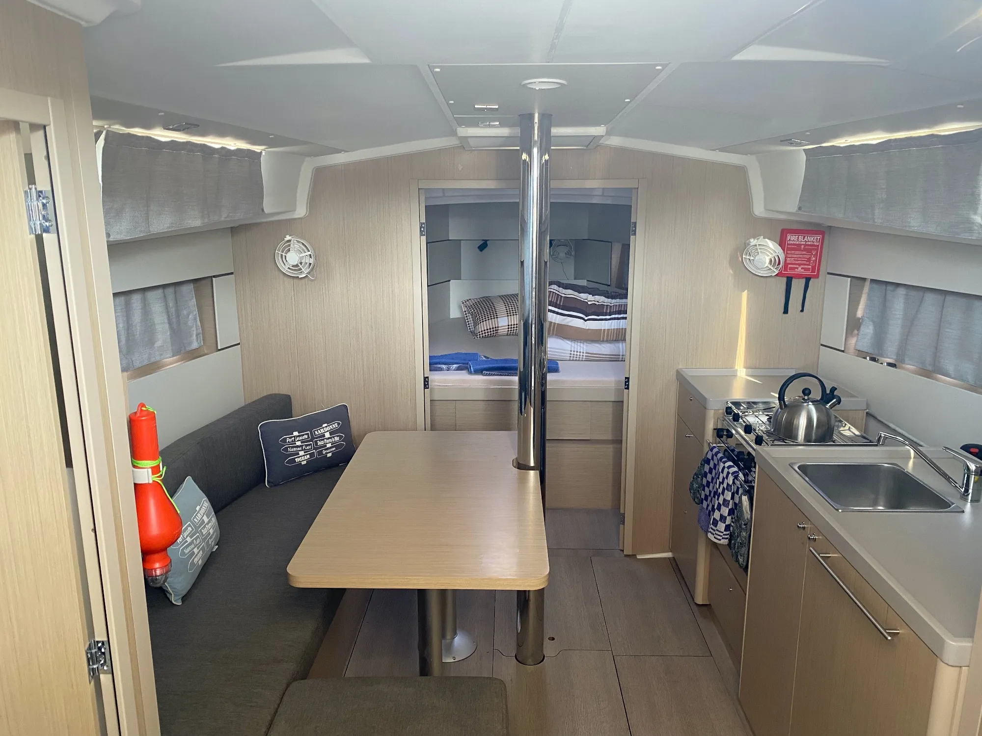 Oceanis 38.1 Helena — фотография яхты 6