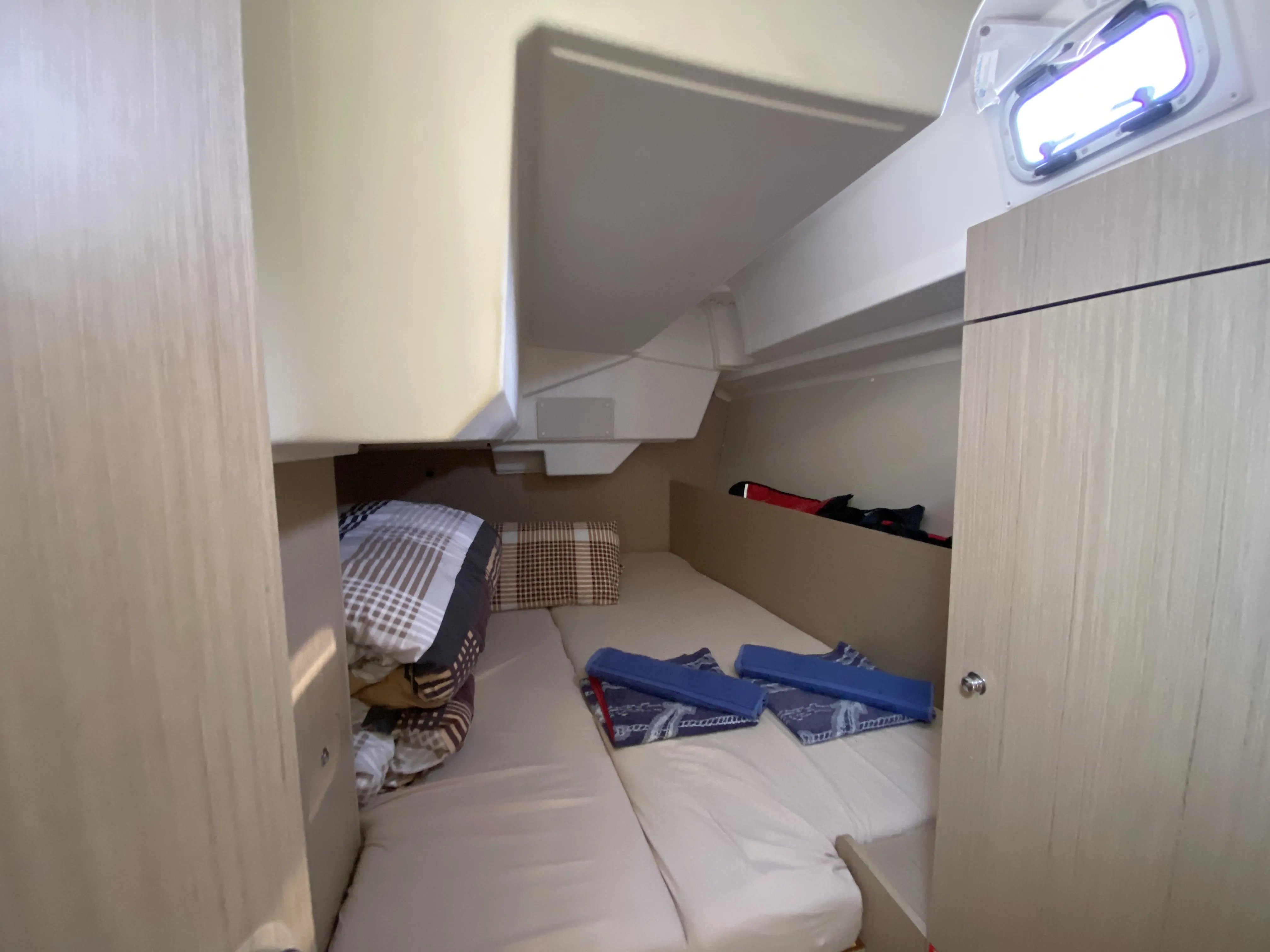 Oceanis 38.1 Helena — фотография яхты 7