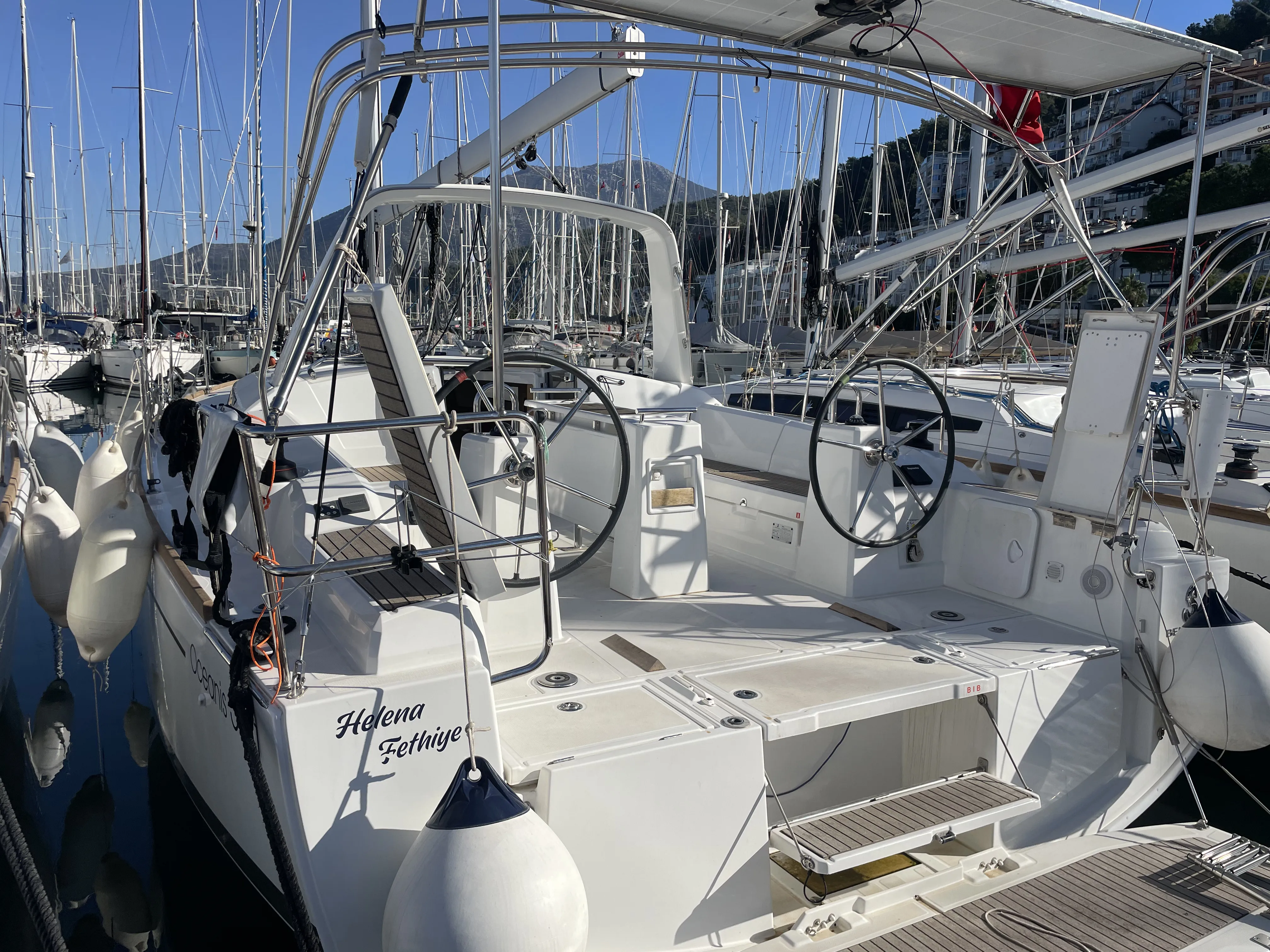 Oceanis 38.1 Helena — фотография яхты 9